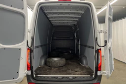 valkoinen Mercedes-Benz Sprinter 2024 kuva 15.