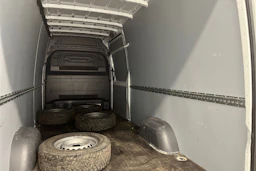 valkoinen Mercedes-Benz Sprinter 2024 kuva 16.
