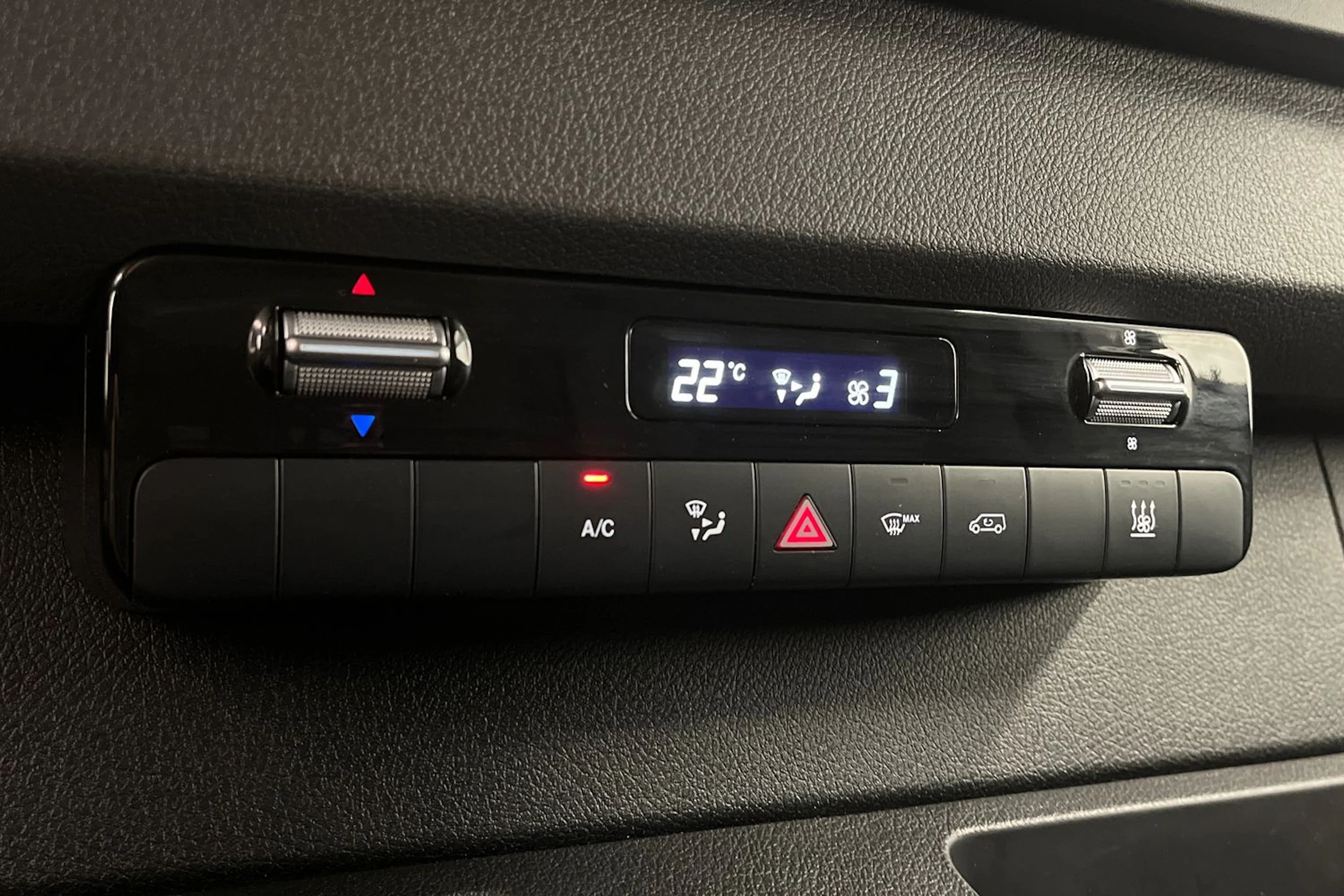 valkoinen Mercedes-Benz Sprinter 2024 kuva 29.