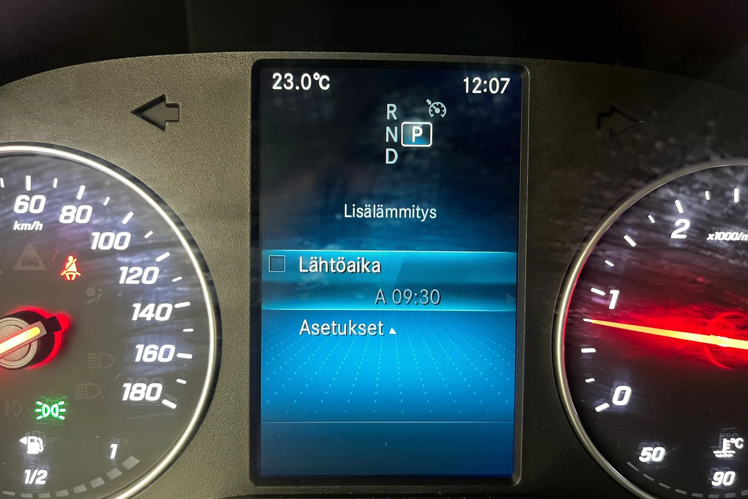 valkoinen Mercedes-Benz Sprinter 2024 kuva 33.