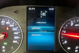 valkoinen Mercedes-Benz Sprinter 2024 kuva 33.