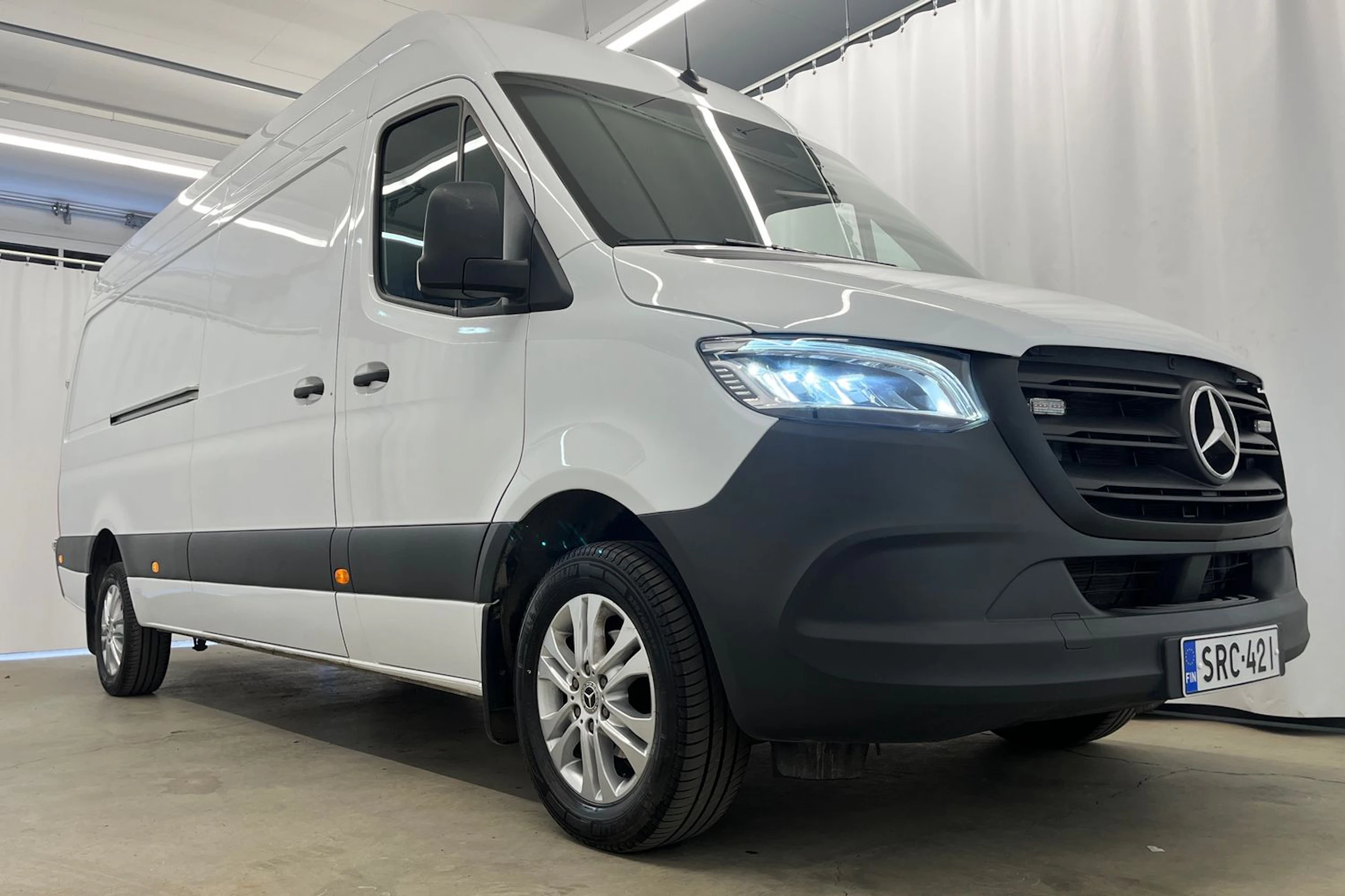 valkoinen Mercedes-Benz Sprinter 2024 kuva 37.