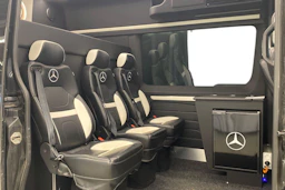 musta Mercedes-Benz Sprinter 2024 kuva 3.