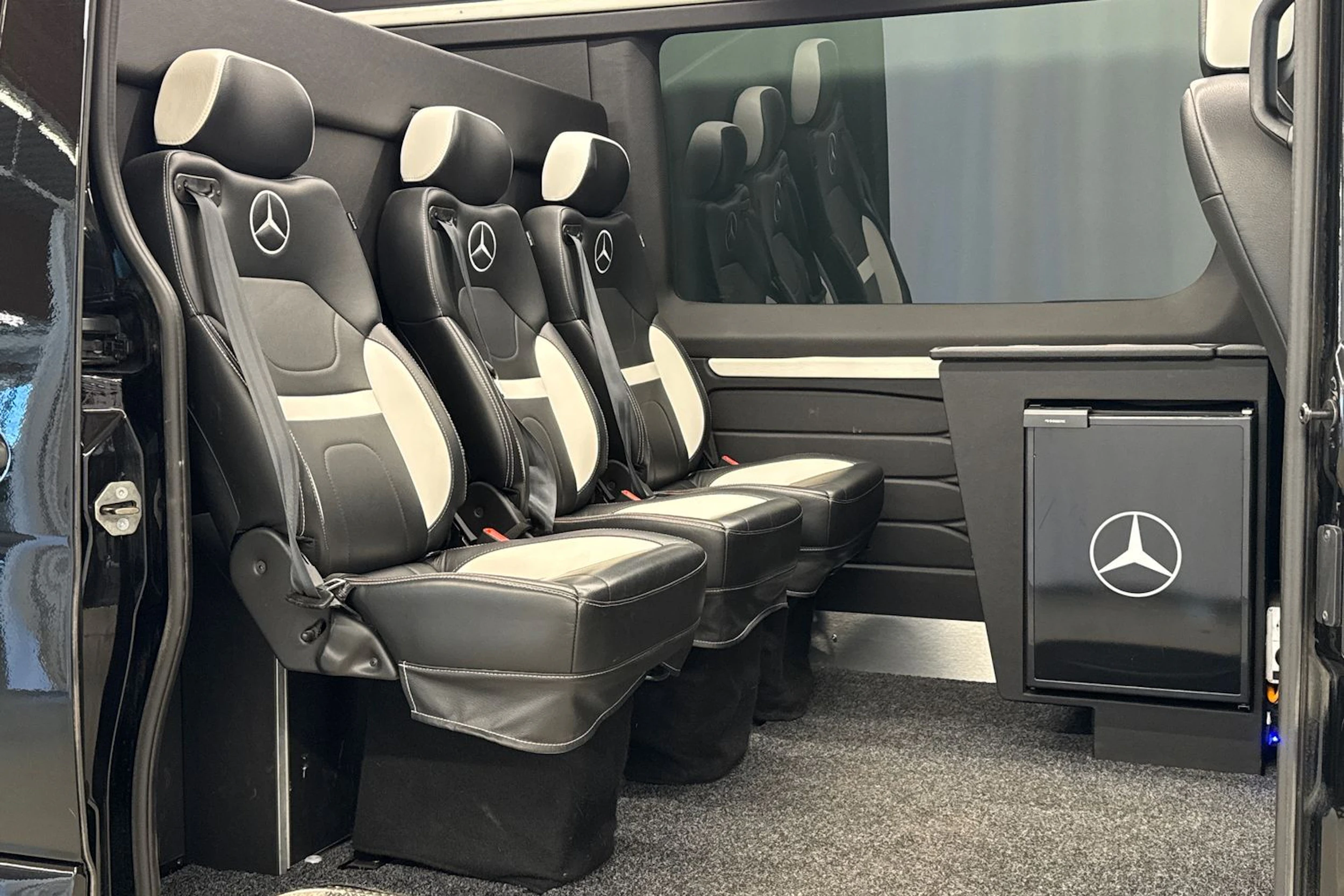 musta Mercedes-Benz Sprinter 2024 kuva 13.