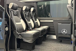 musta Mercedes-Benz Sprinter 2024 kuva 13.