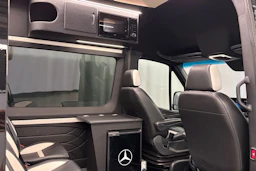 musta Mercedes-Benz Sprinter 2024 kuva 15.