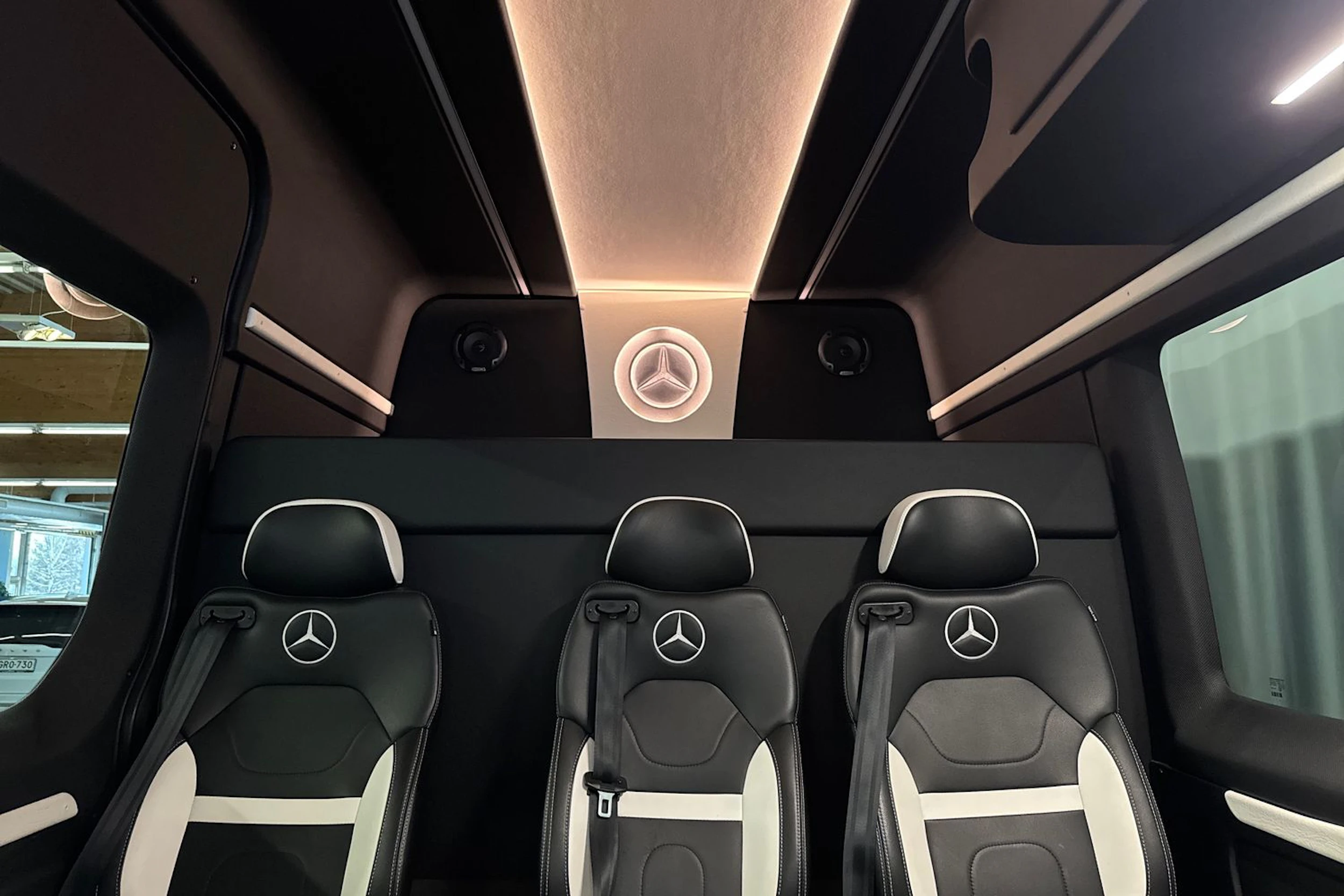 musta Mercedes-Benz Sprinter 2024 kuva 17.