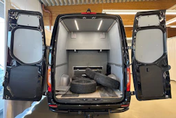 musta Mercedes-Benz Sprinter 2024 kuva 31.