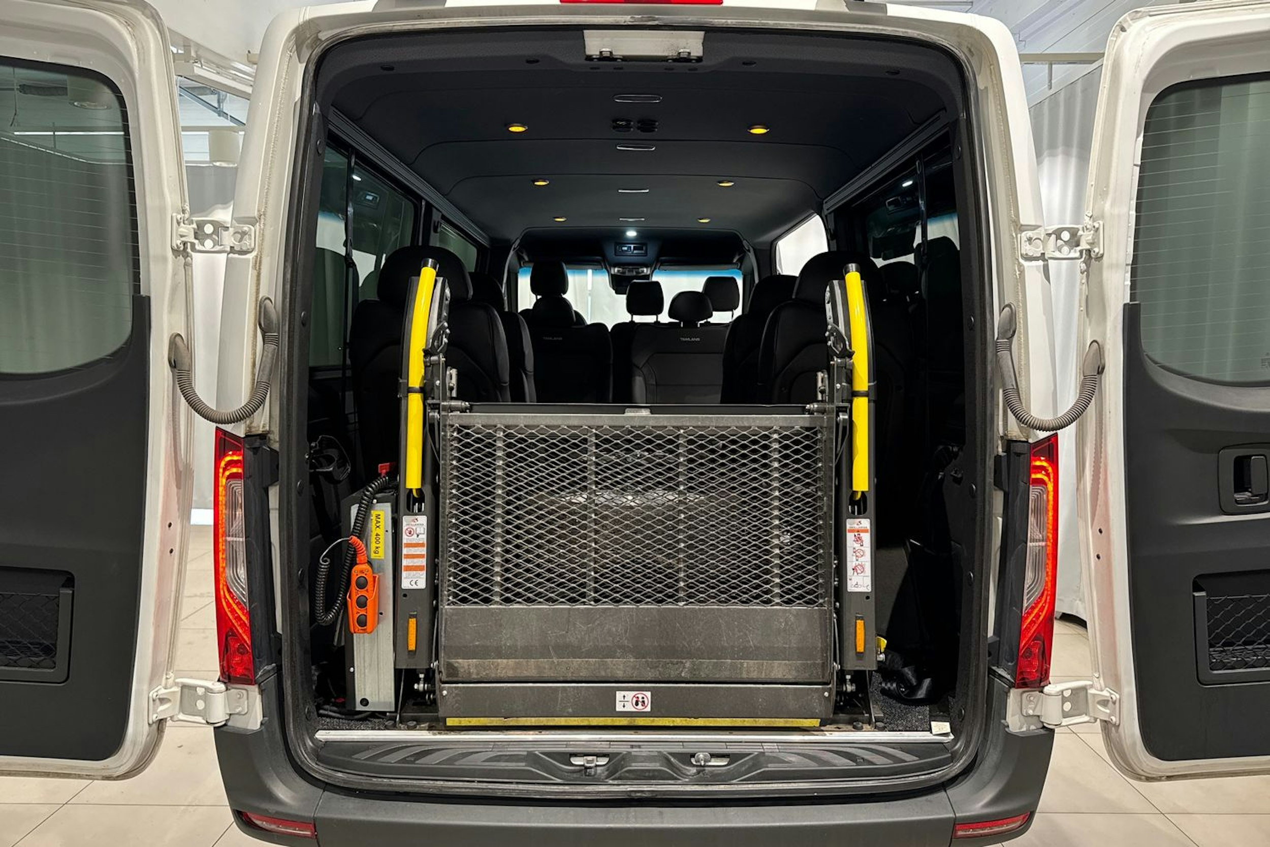 valkoinen Mercedes-Benz Sprinter 2024 kuva 12.
