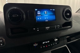 valkoinen Mercedes-Benz Sprinter 2024 kuva 20.