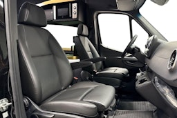 musta Mercedes-Benz Sprinter 2025 kuva 8.