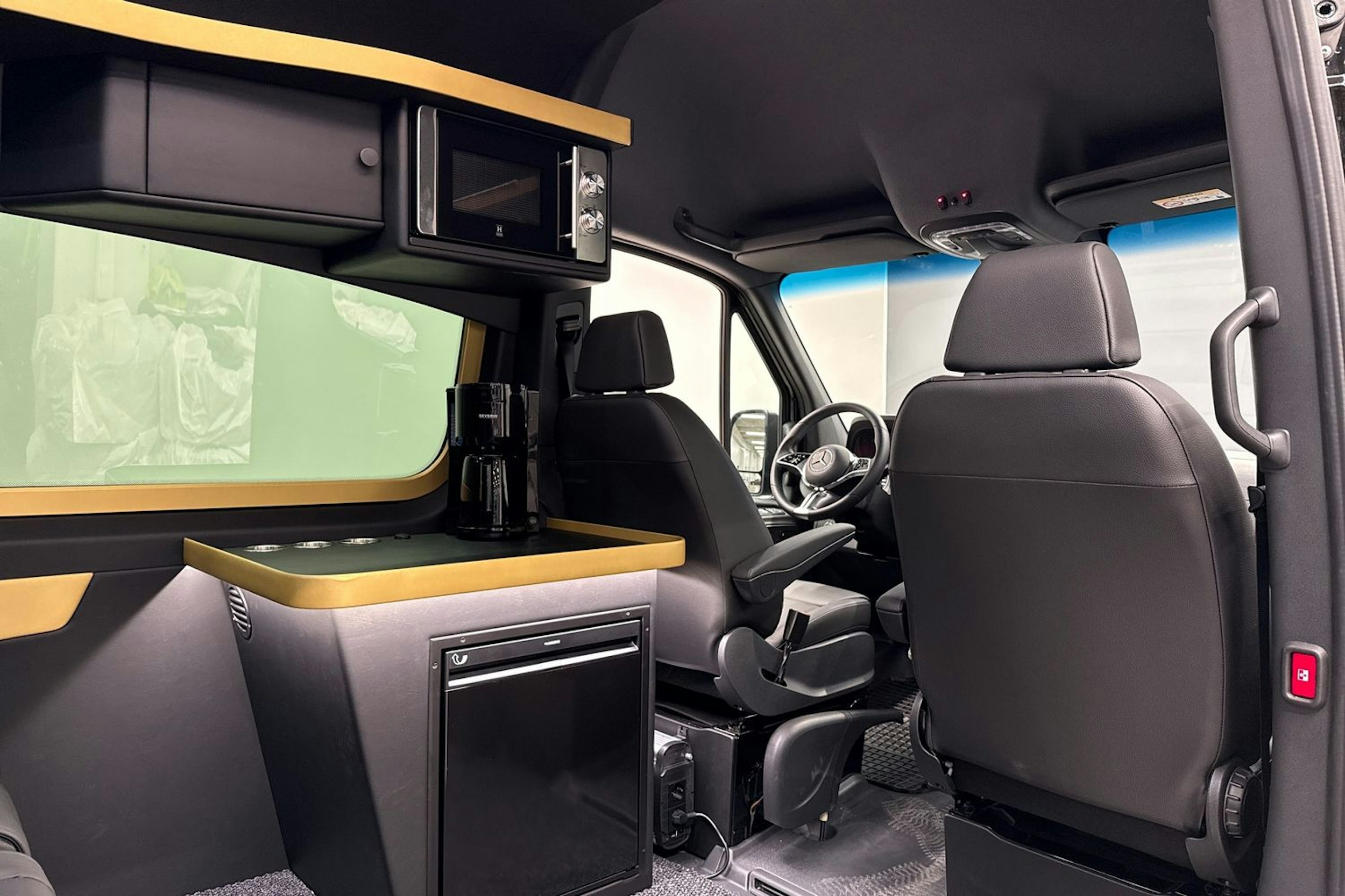 musta Mercedes-Benz Sprinter 2025 kuva 11.