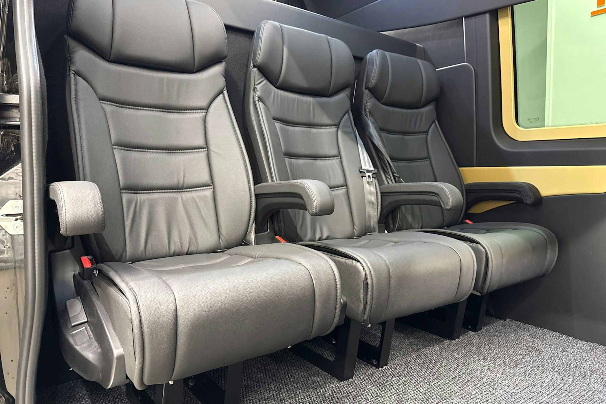 musta Mercedes-Benz Sprinter 2025 kuva 16.