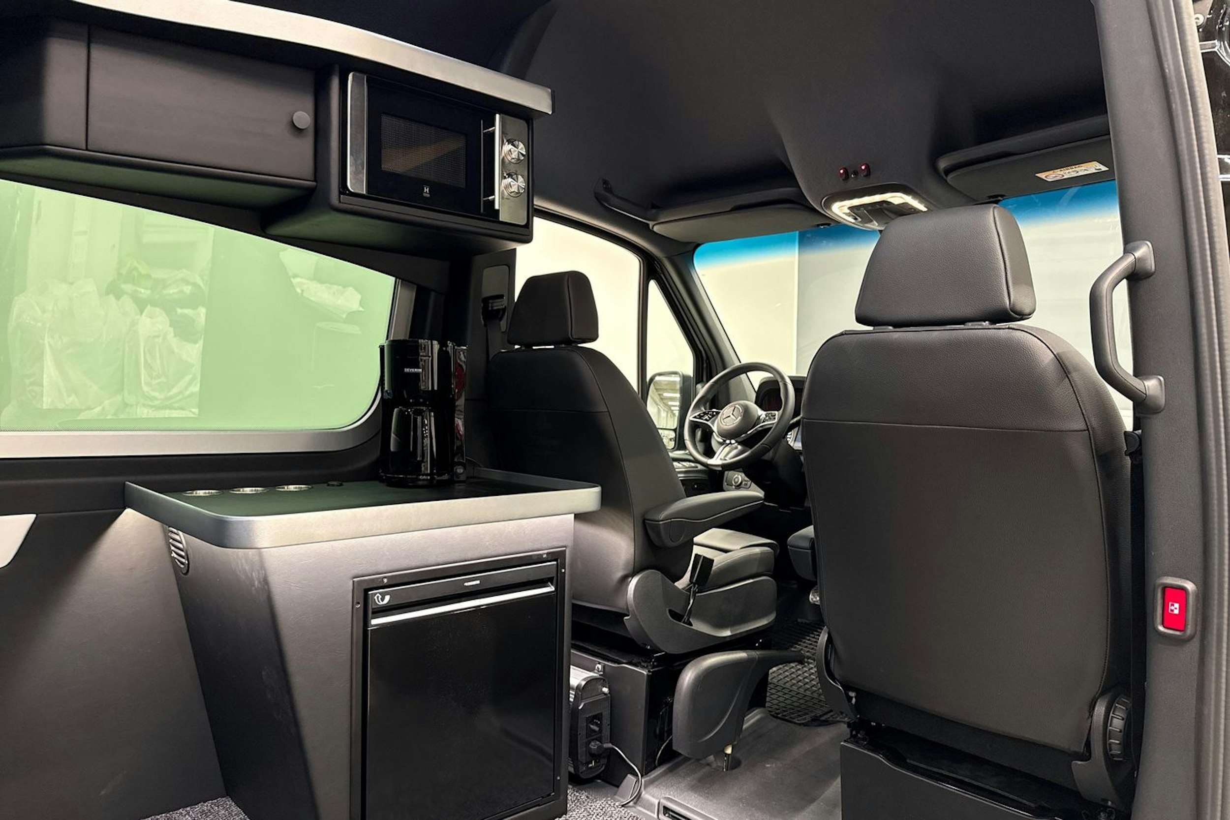 met. musta Mercedes-Benz Sprinter 2025 kuva 15.