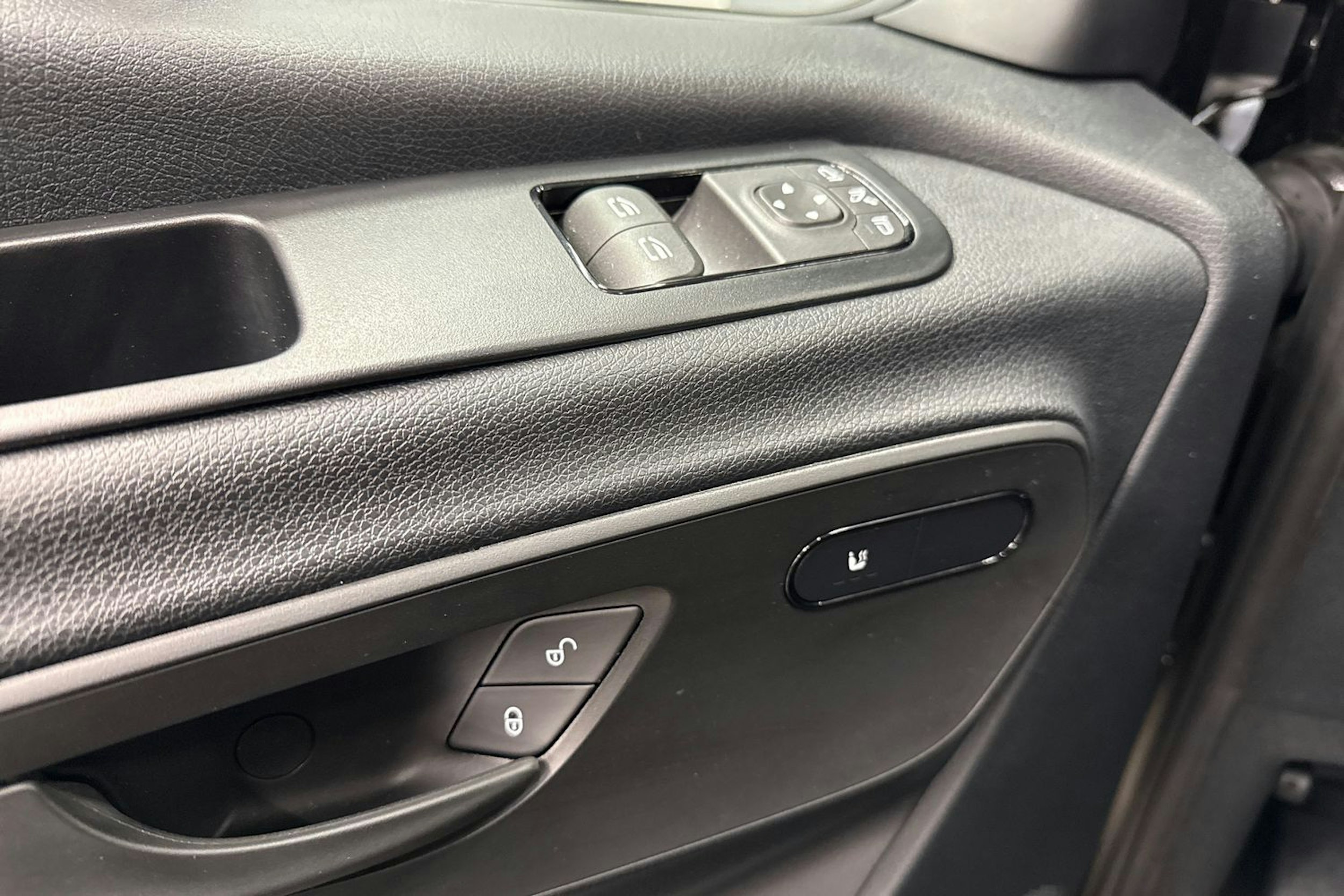 met. musta Mercedes-Benz Sprinter 2025 kuva 21.