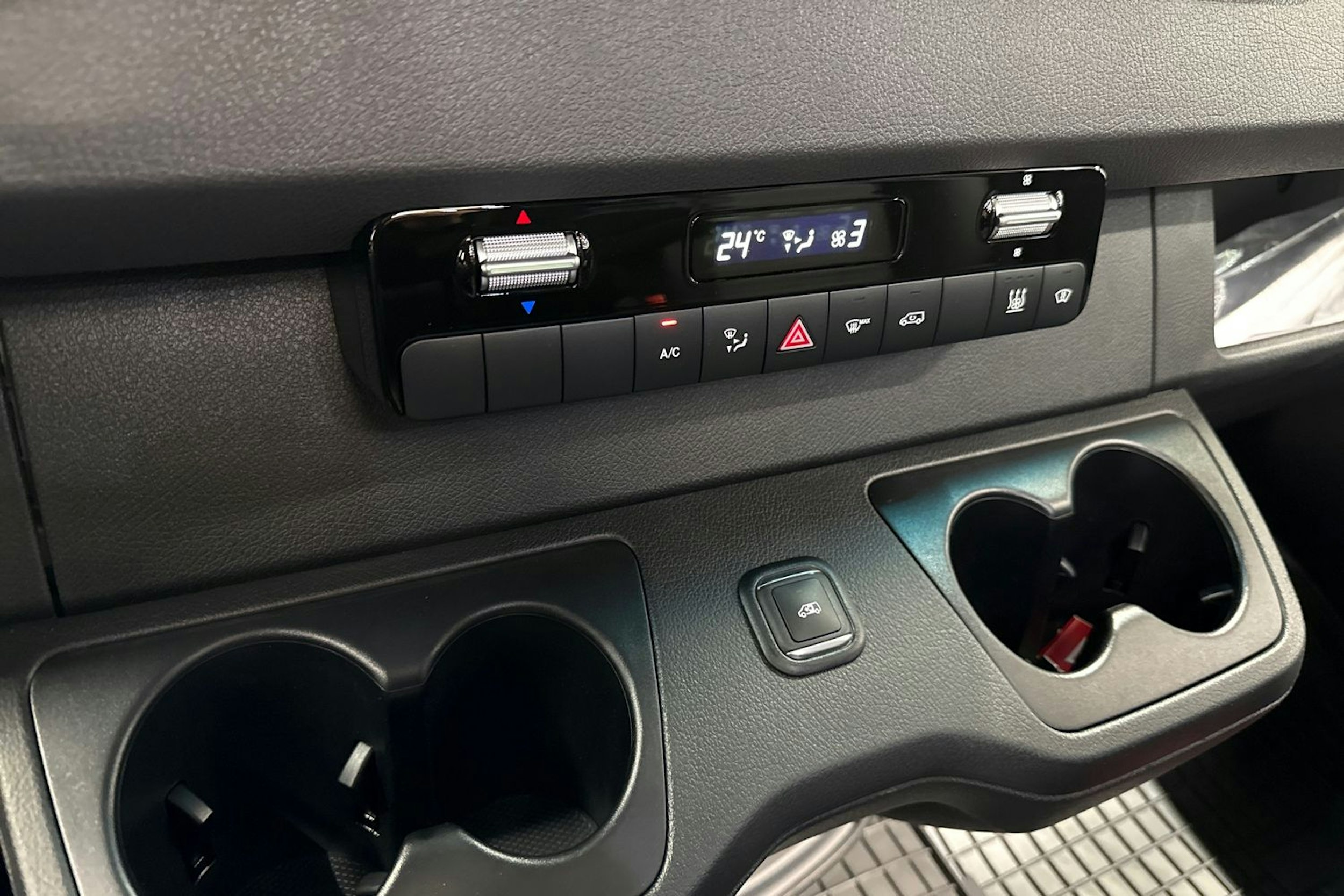 met. musta Mercedes-Benz Sprinter 2025 kuva 22.