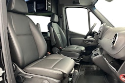 musta Mercedes-Benz Sprinter 2025 kuva 11.