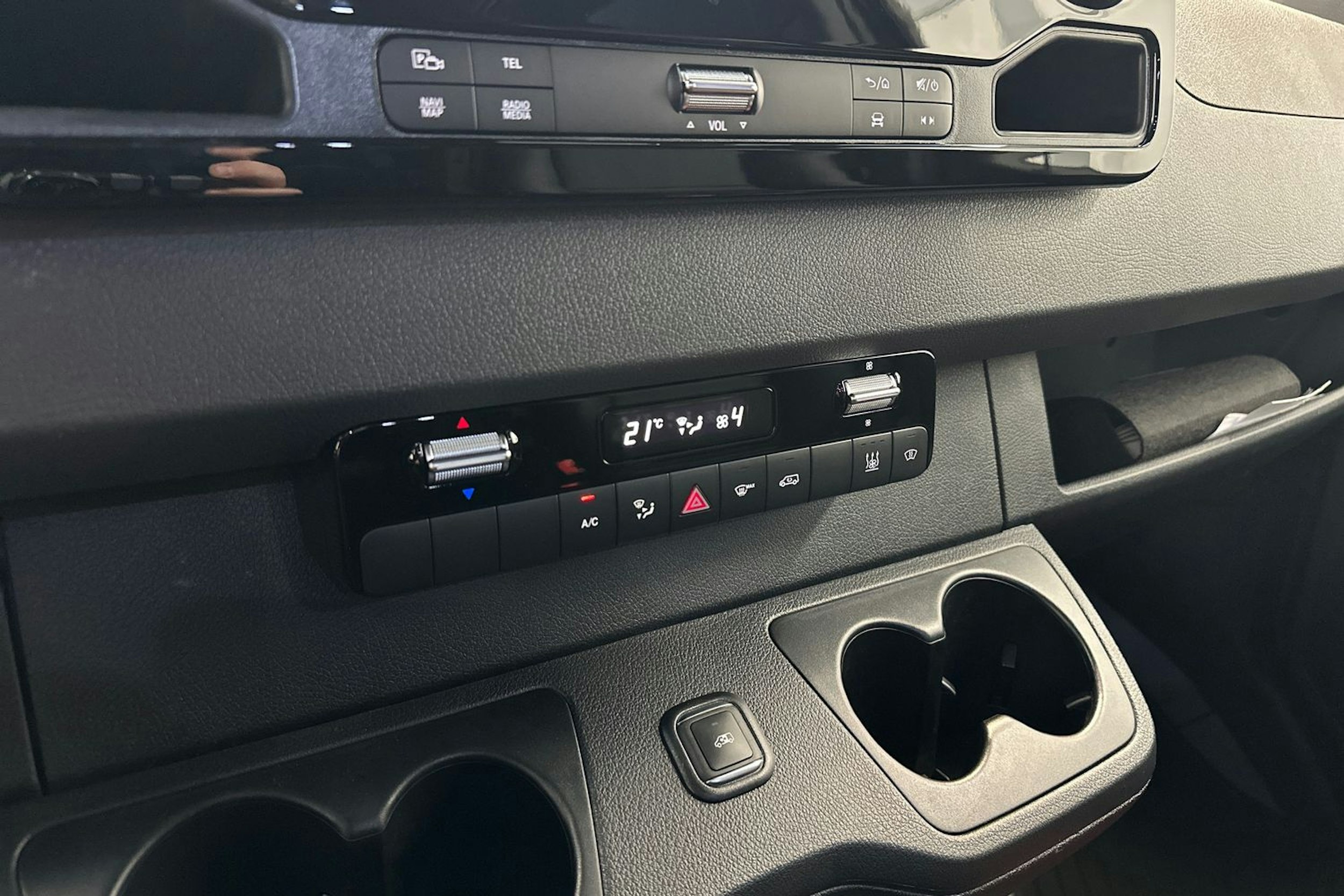 musta Mercedes-Benz Sprinter 2025 kuva 19.