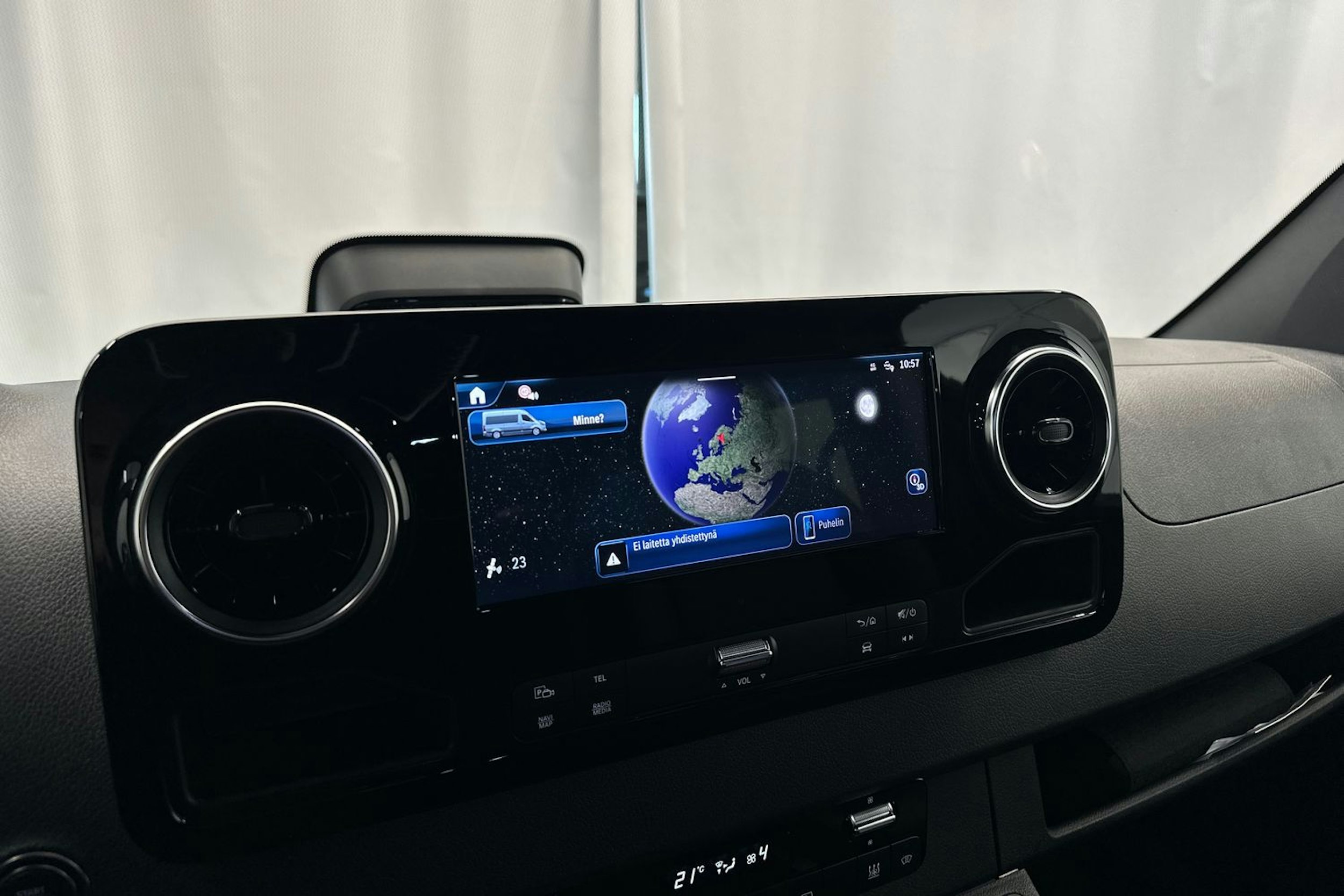 musta Mercedes-Benz Sprinter 2025 kuva 23.