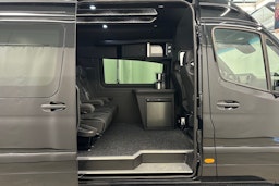 musta Mercedes-Benz Sprinter 2025 kuva 26.