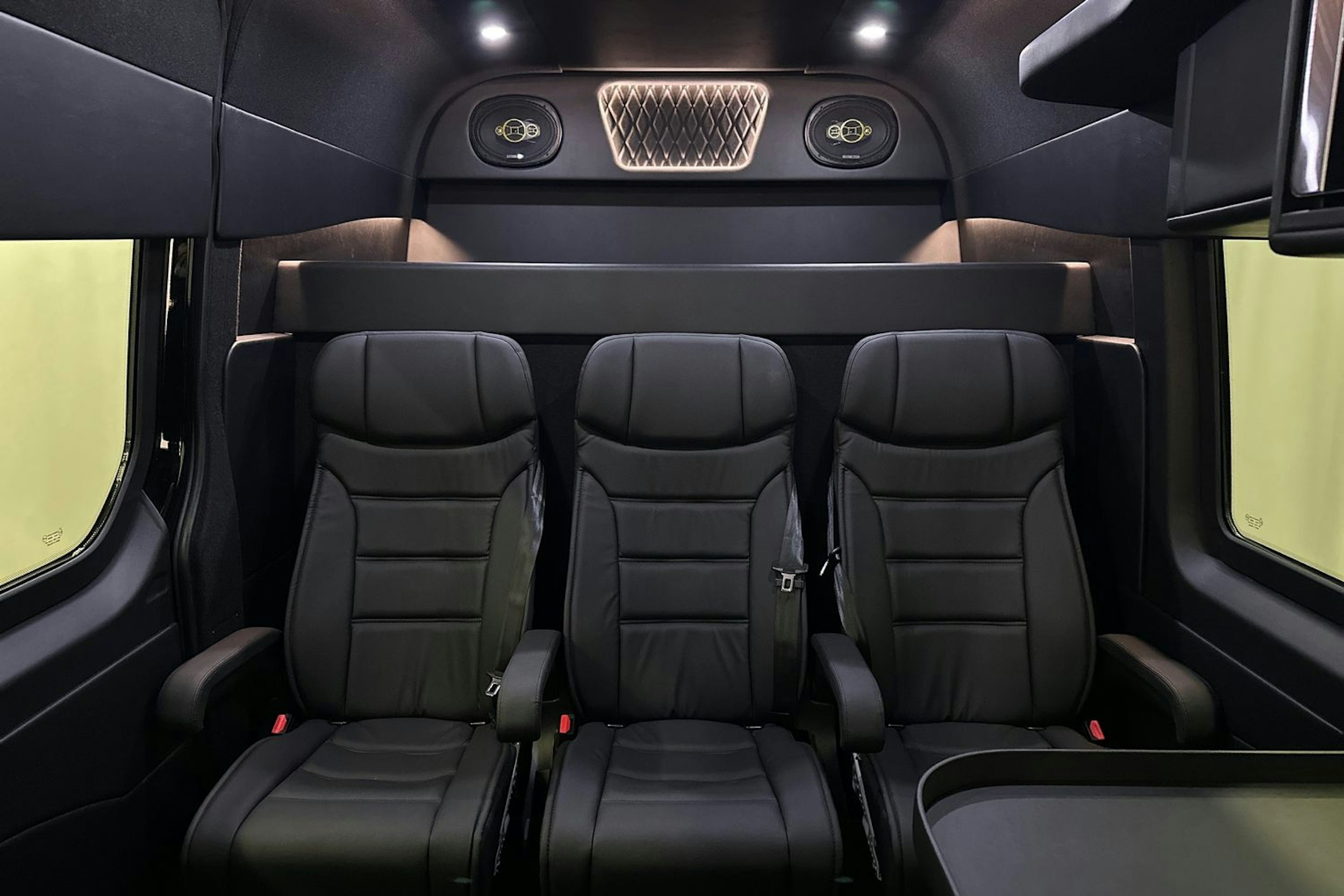 musta Mercedes-Benz Sprinter 2025 kuva 29.