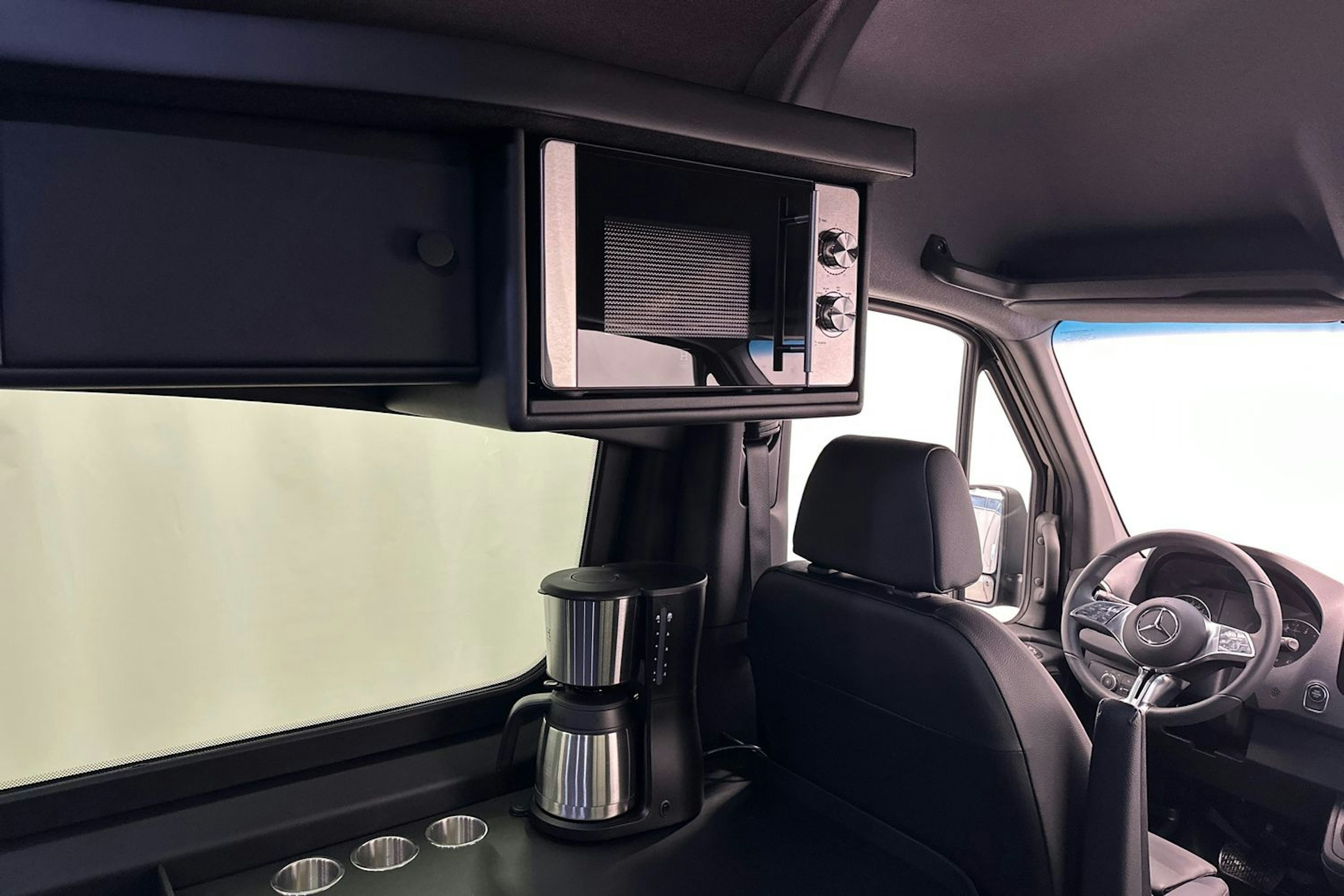 musta Mercedes-Benz Sprinter 2025 kuva 32.