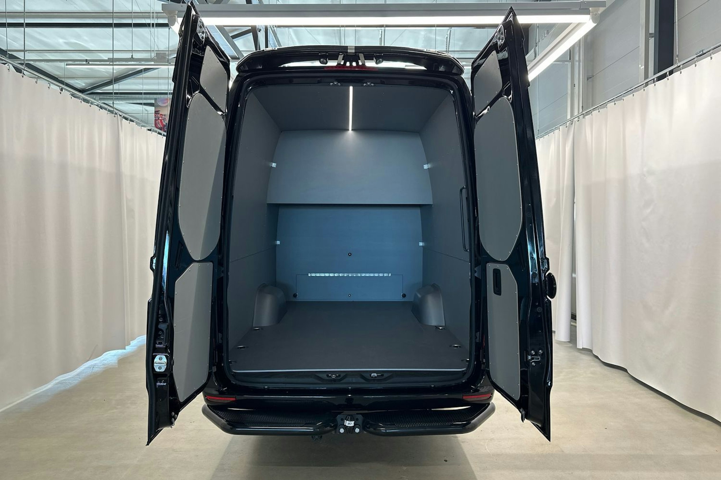 musta Mercedes-Benz Sprinter 2025 kuva 34.