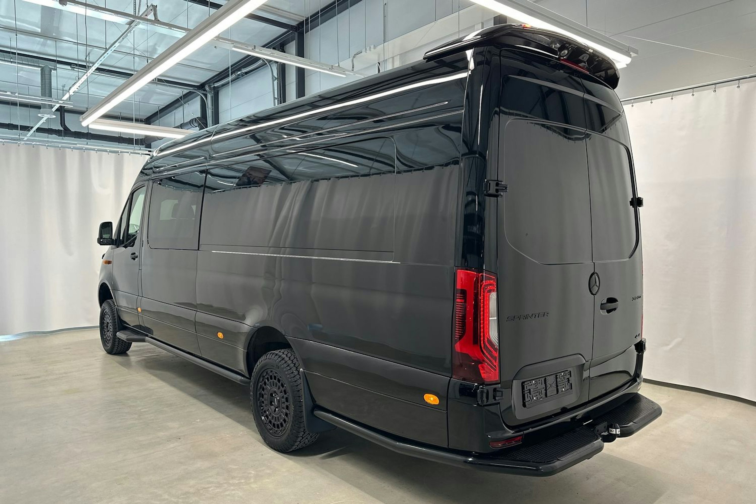 musta Mercedes-Benz Sprinter 2025 kuva 35.