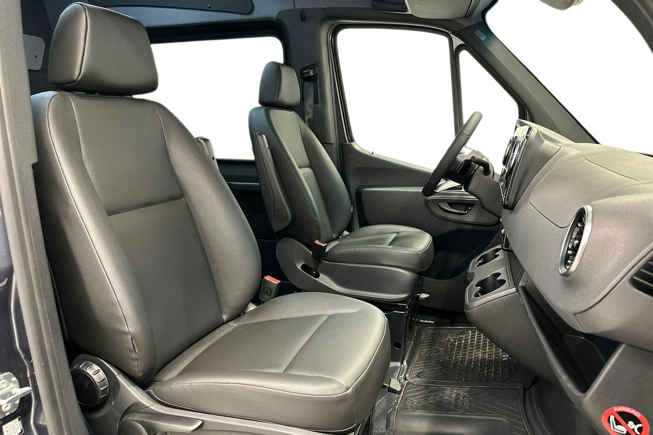 harmaa Mercedes-Benz Sprinter 2025 kuva 11.