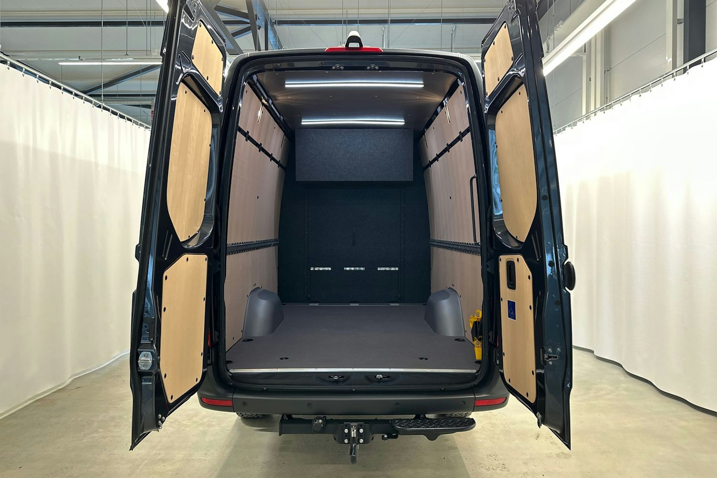 harmaa Mercedes-Benz Sprinter 2025 kuva 30.