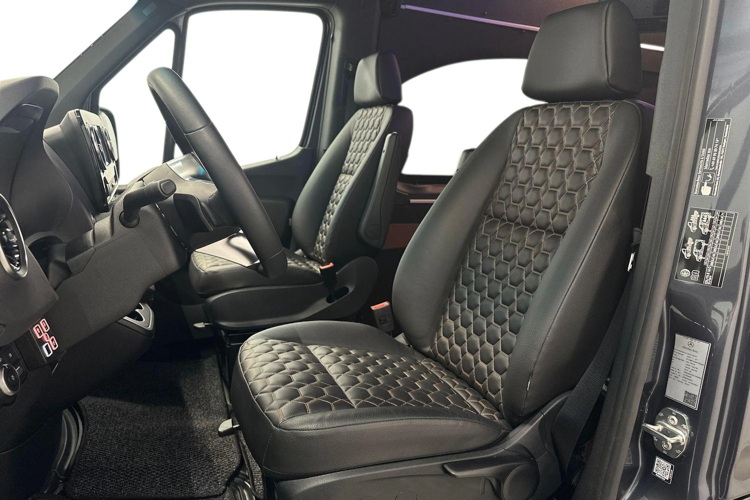 harmaa Mercedes-Benz Sprinter 2025 kuva 8.