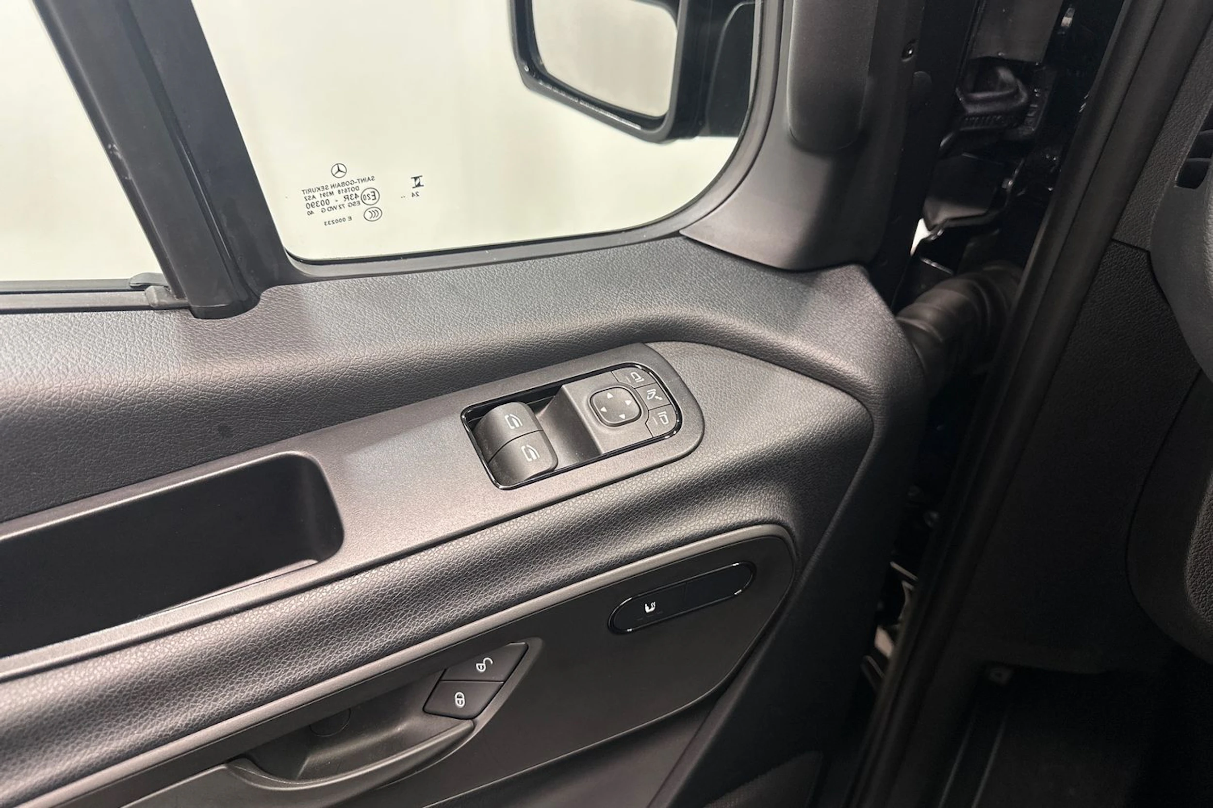 harmaa Mercedes-Benz Sprinter 2025 kuva 26.