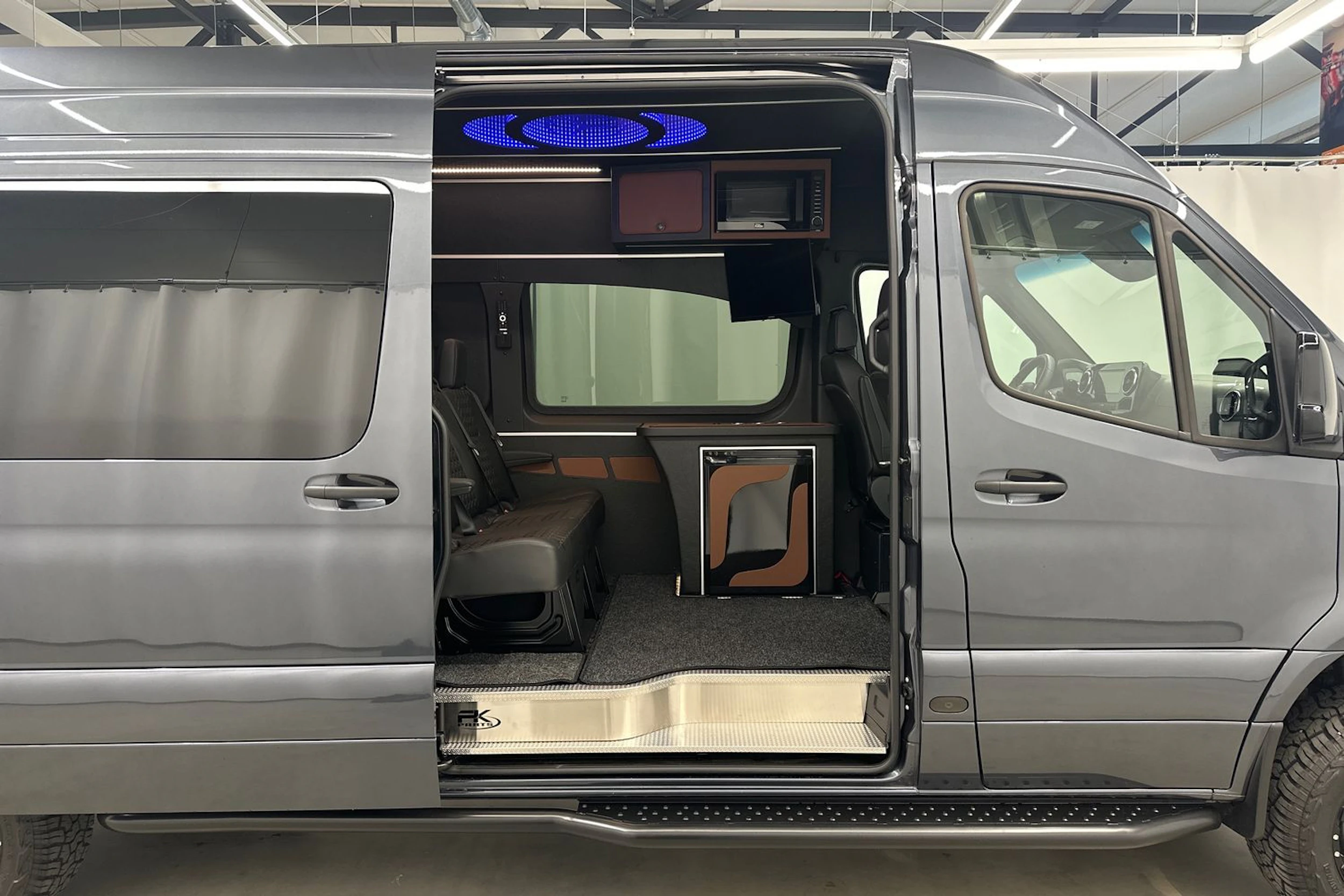 harmaa Mercedes-Benz Sprinter 2025 kuva 28.