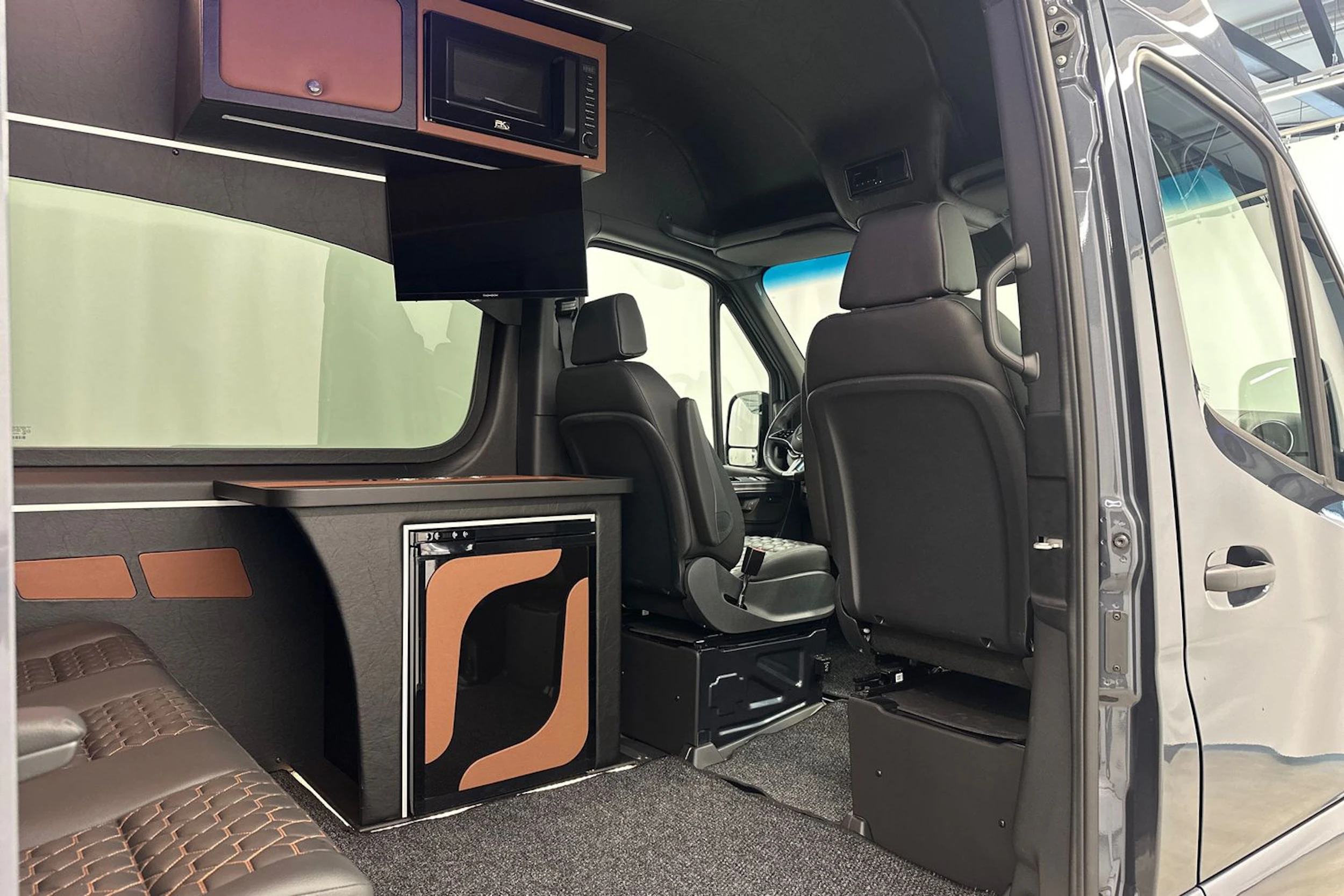 harmaa Mercedes-Benz Sprinter 2025 kuva 30.