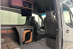 harmaa Mercedes-Benz Sprinter 2025 kuva 30.