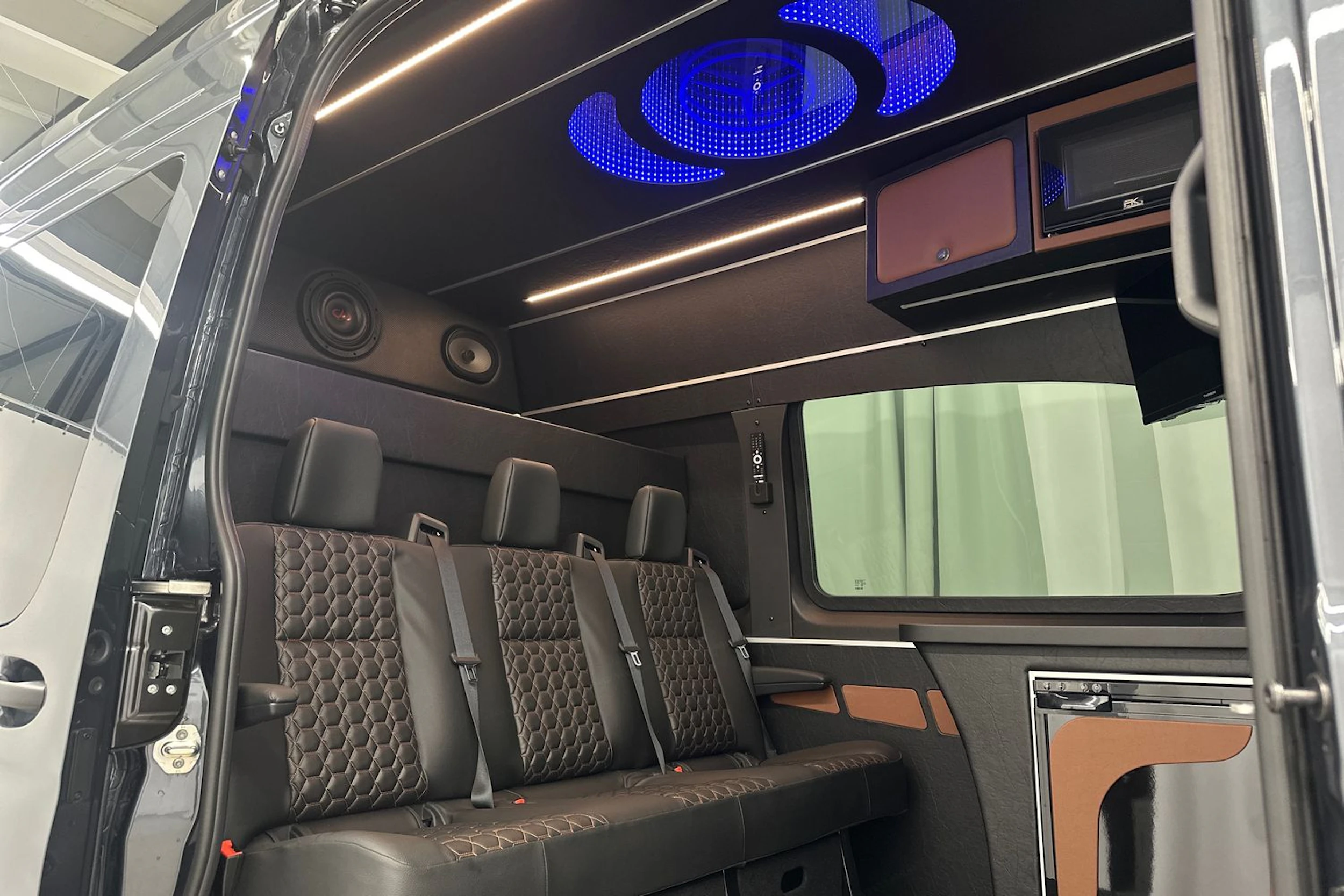 harmaa Mercedes-Benz Sprinter 2025 kuva 31.