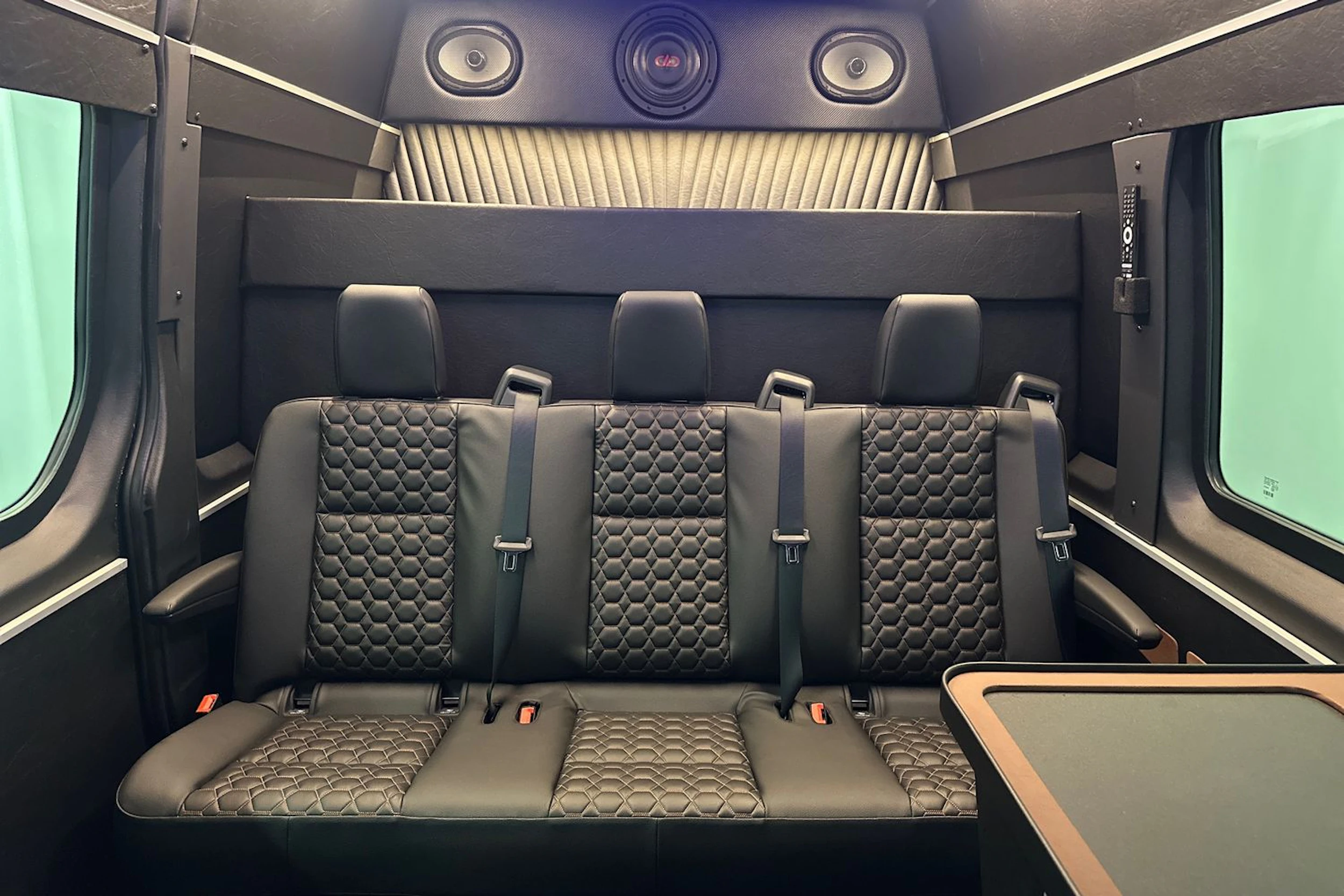 harmaa Mercedes-Benz Sprinter 2025 kuva 34.