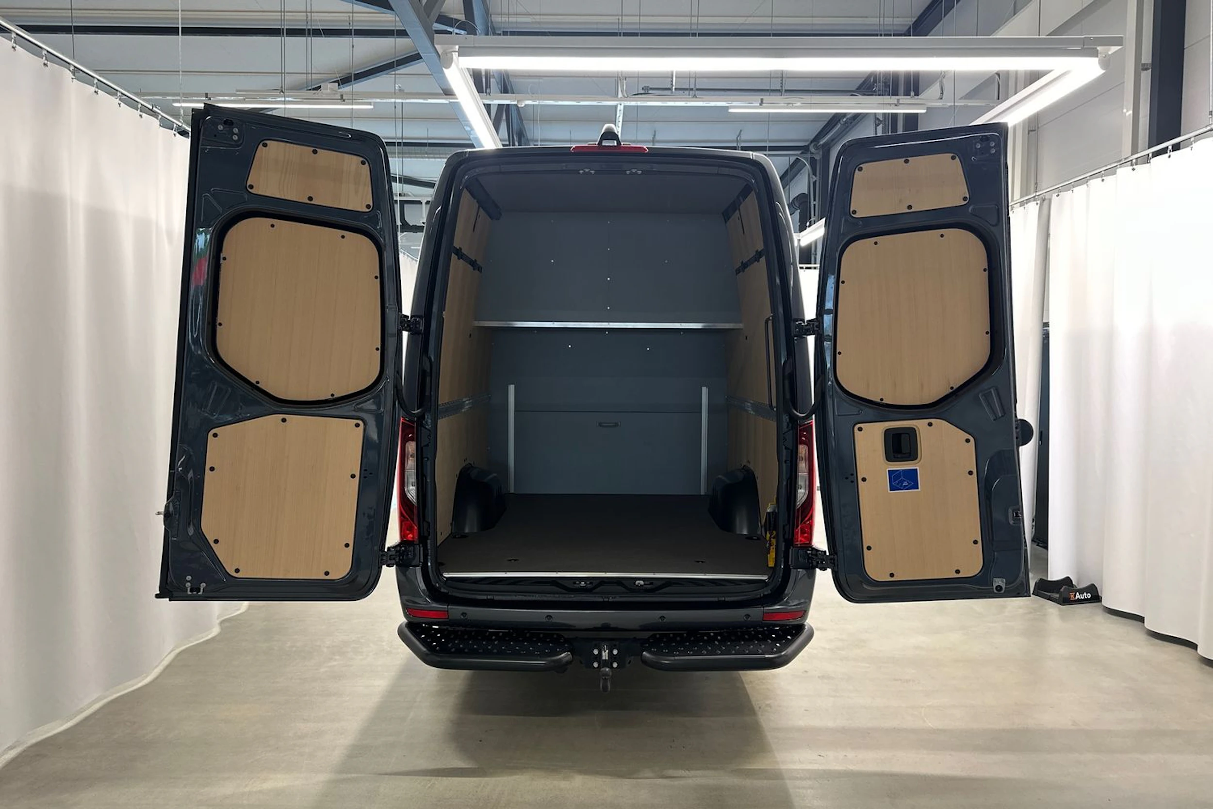harmaa Mercedes-Benz Sprinter 2025 kuva 36.