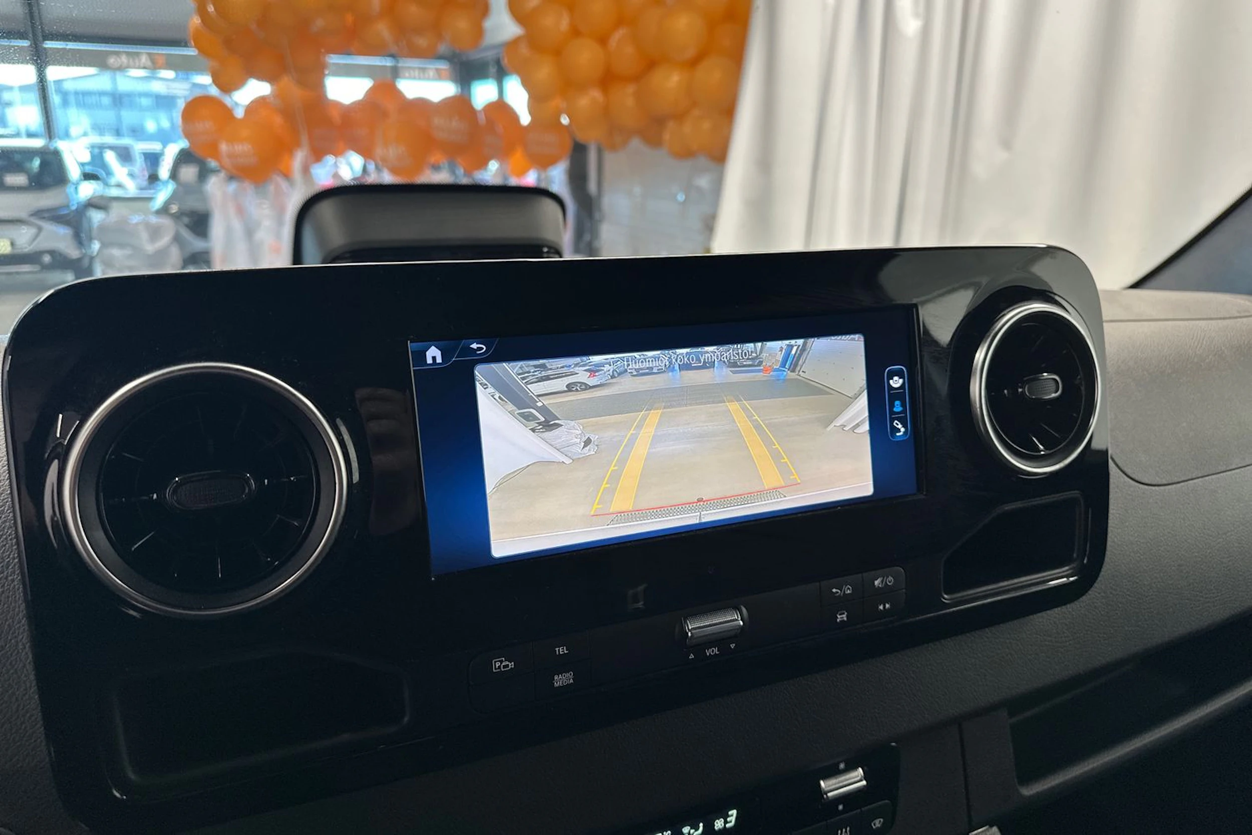 valkoinen Mercedes-Benz Sprinter 2025 kuva 5.