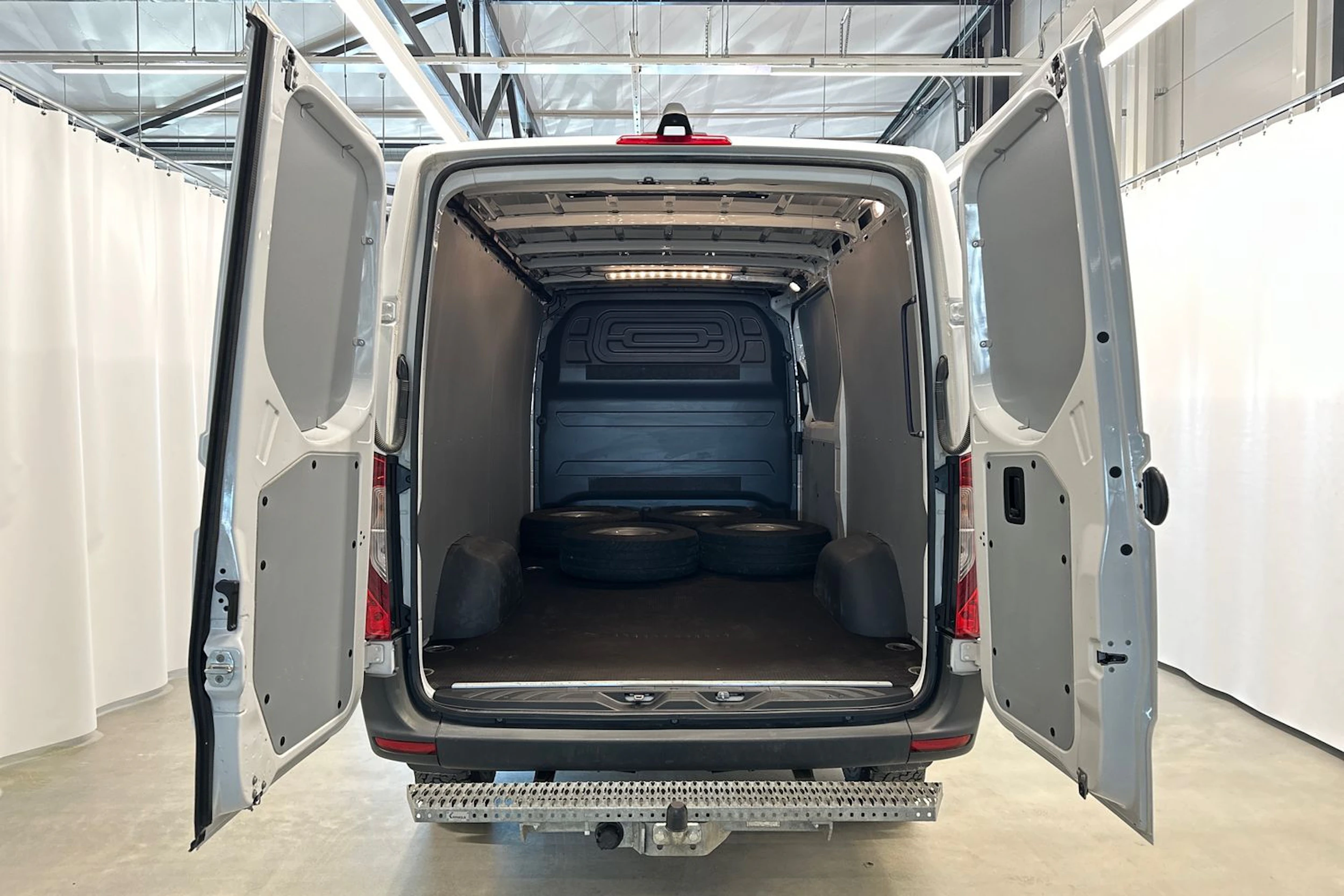 valkoinen Mercedes-Benz Sprinter 2025 kuva 7.