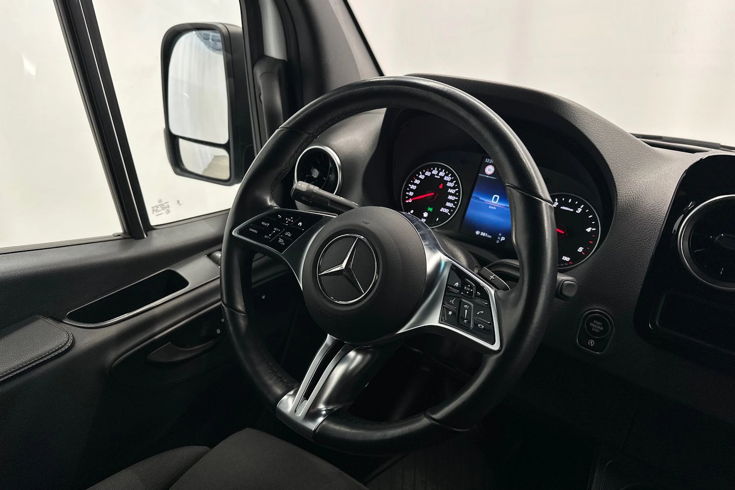 valkoinen Mercedes-Benz Sprinter 2025 kuva 10.