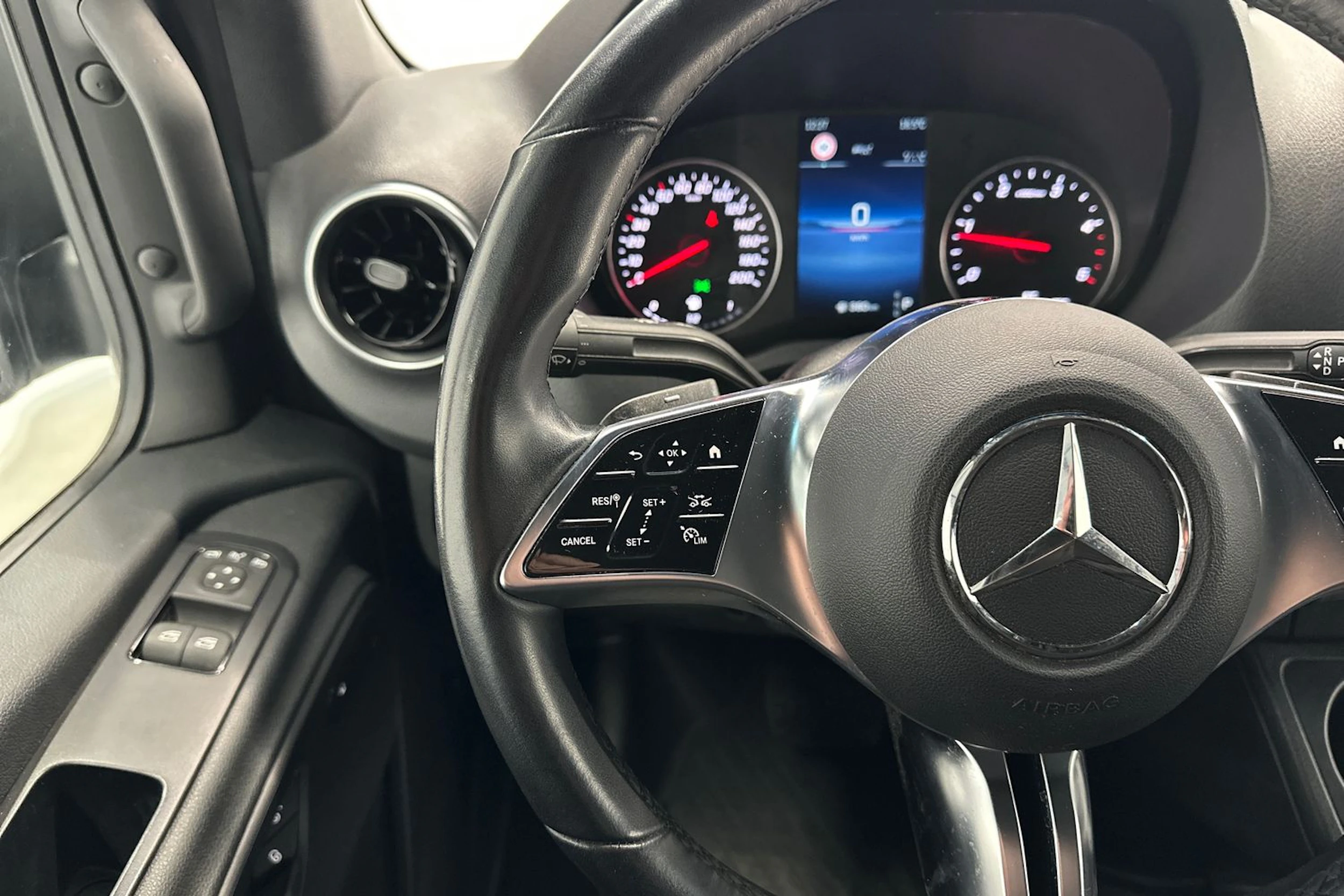 valkoinen Mercedes-Benz Sprinter 2025 kuva 11.