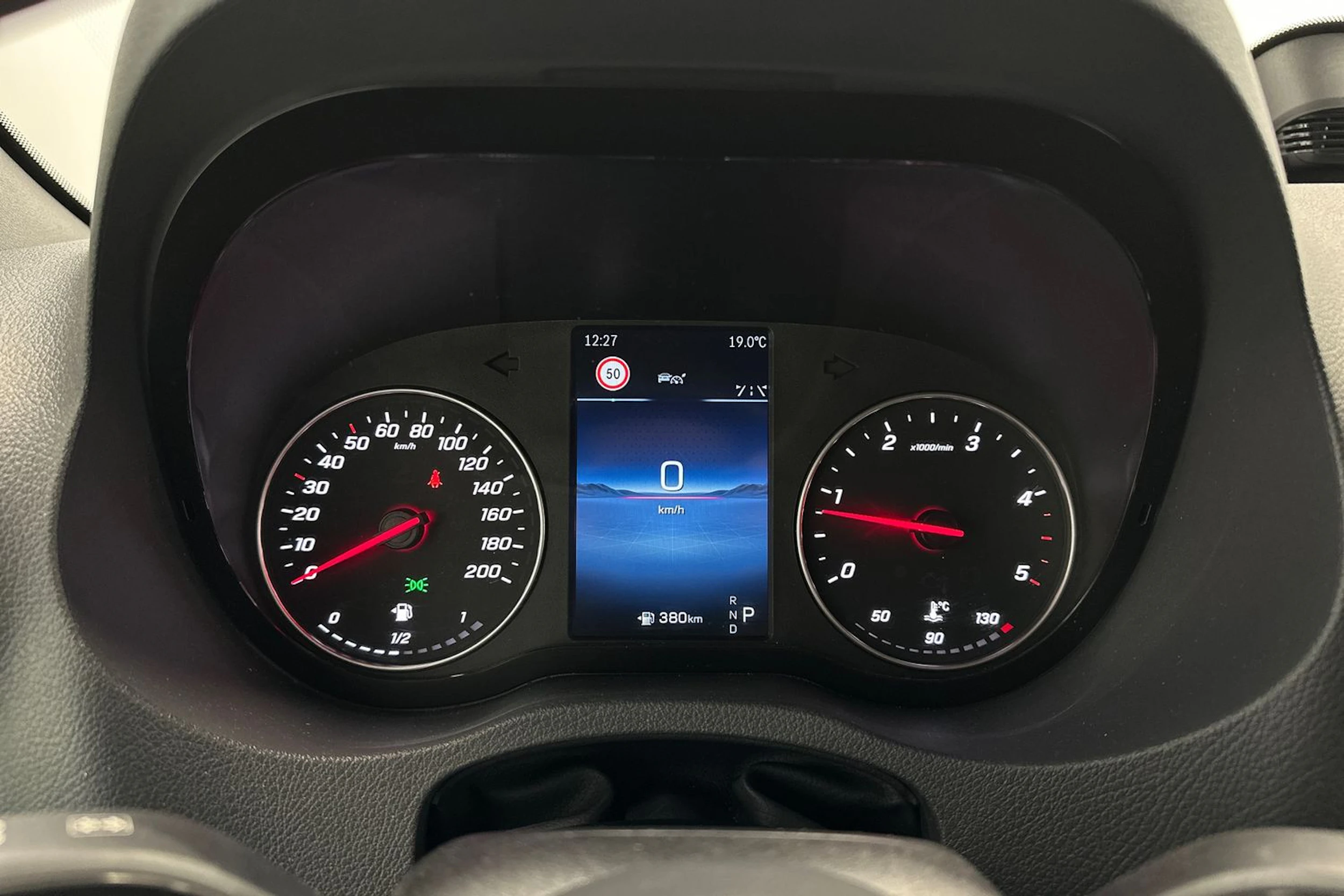 valkoinen Mercedes-Benz Sprinter 2025 kuva 13.