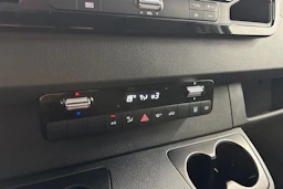 valkoinen Mercedes-Benz Sprinter 2025 kuva 20.