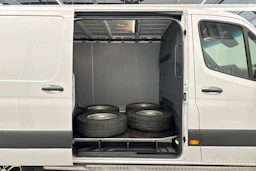 valkoinen Mercedes-Benz Sprinter 2025 kuva 23.