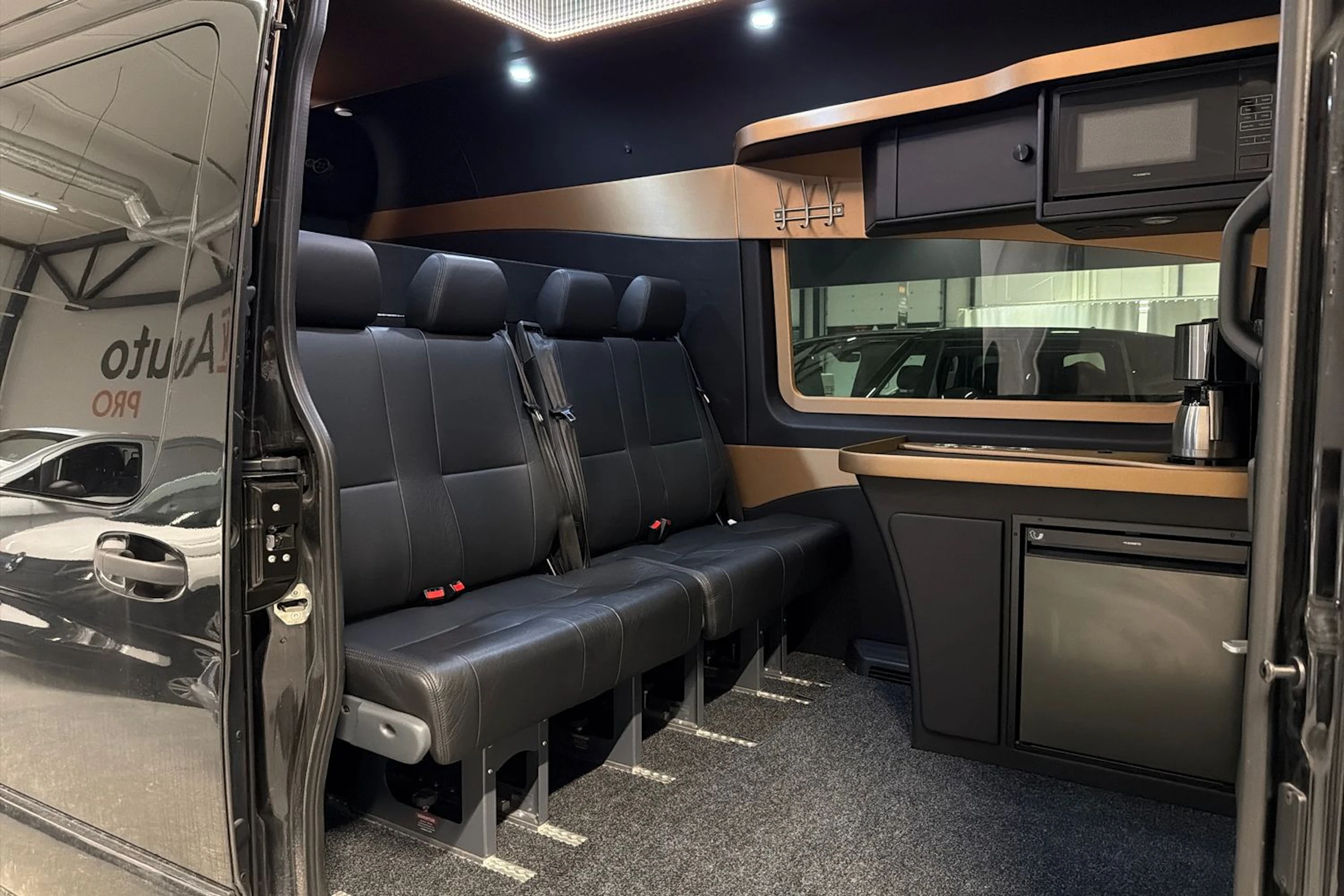 musta Mercedes-Benz Sprinter 2025 kuva 6.