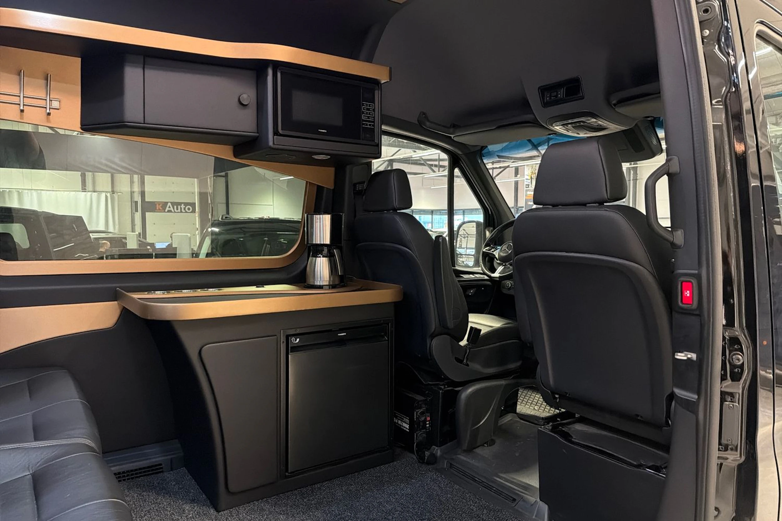 musta Mercedes-Benz Sprinter 2025 kuva 7.