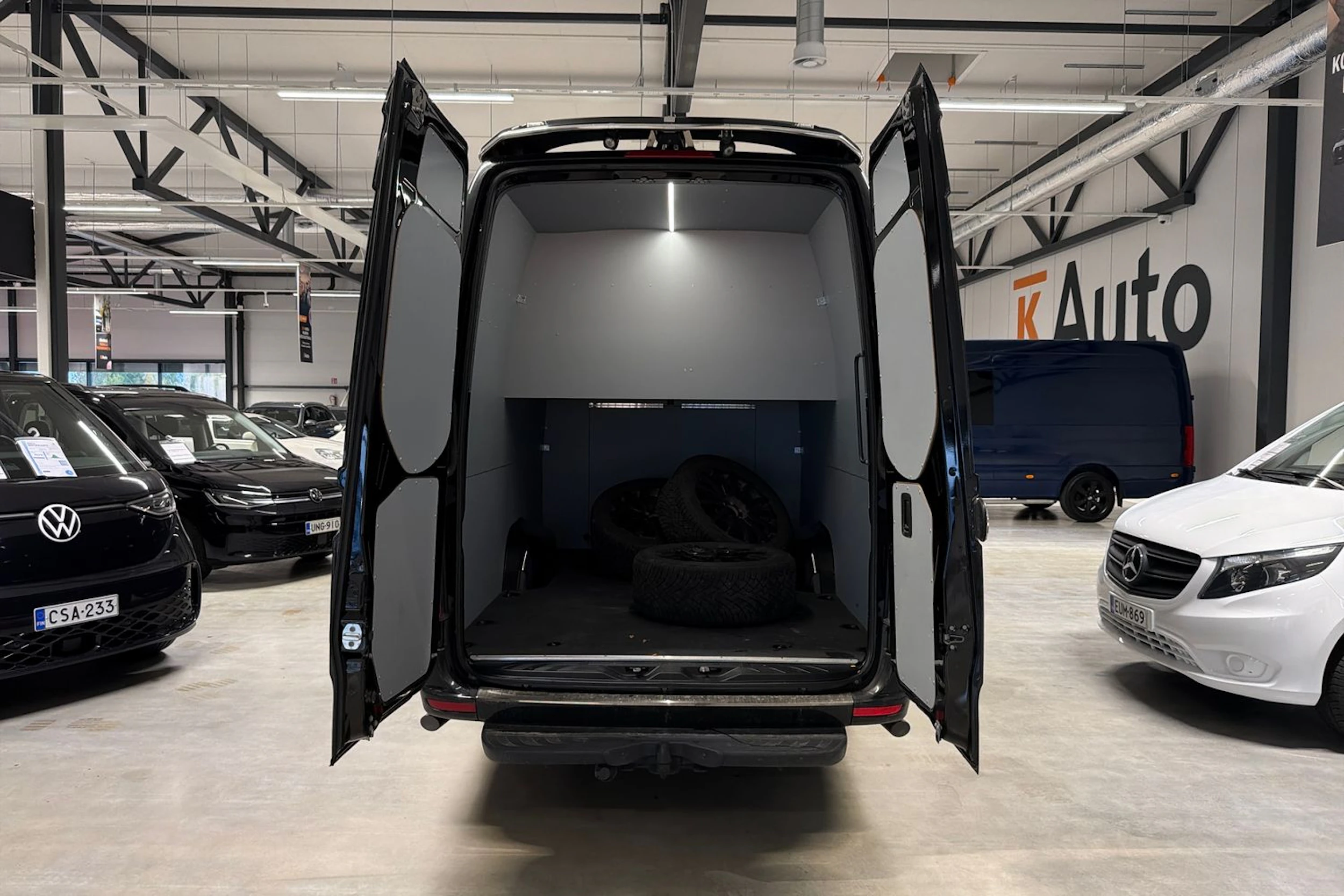 musta Mercedes-Benz Sprinter 2025 kuva 9.