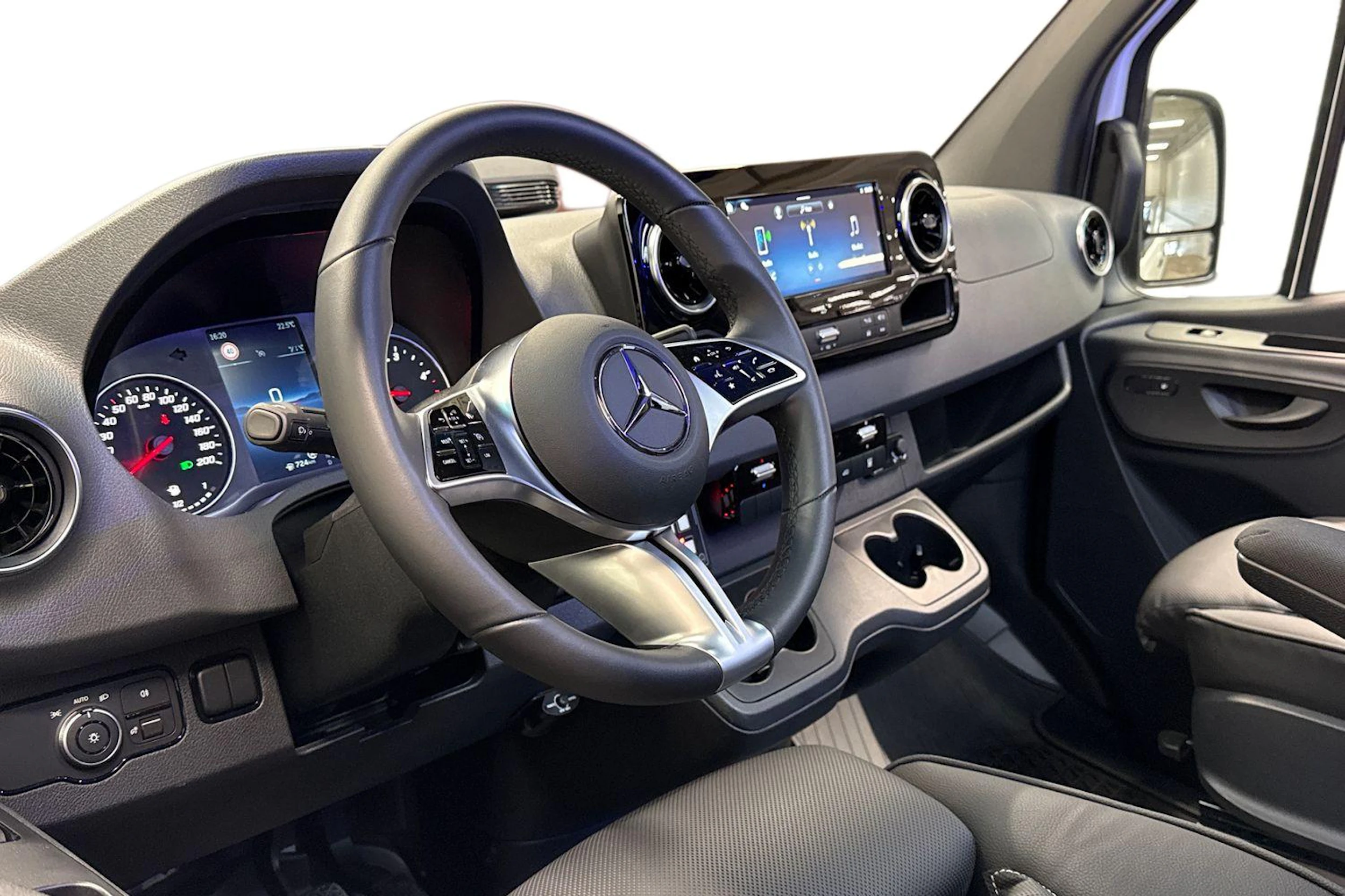 valkoinen Mercedes-Benz Sprinter 2025 kuva 6.