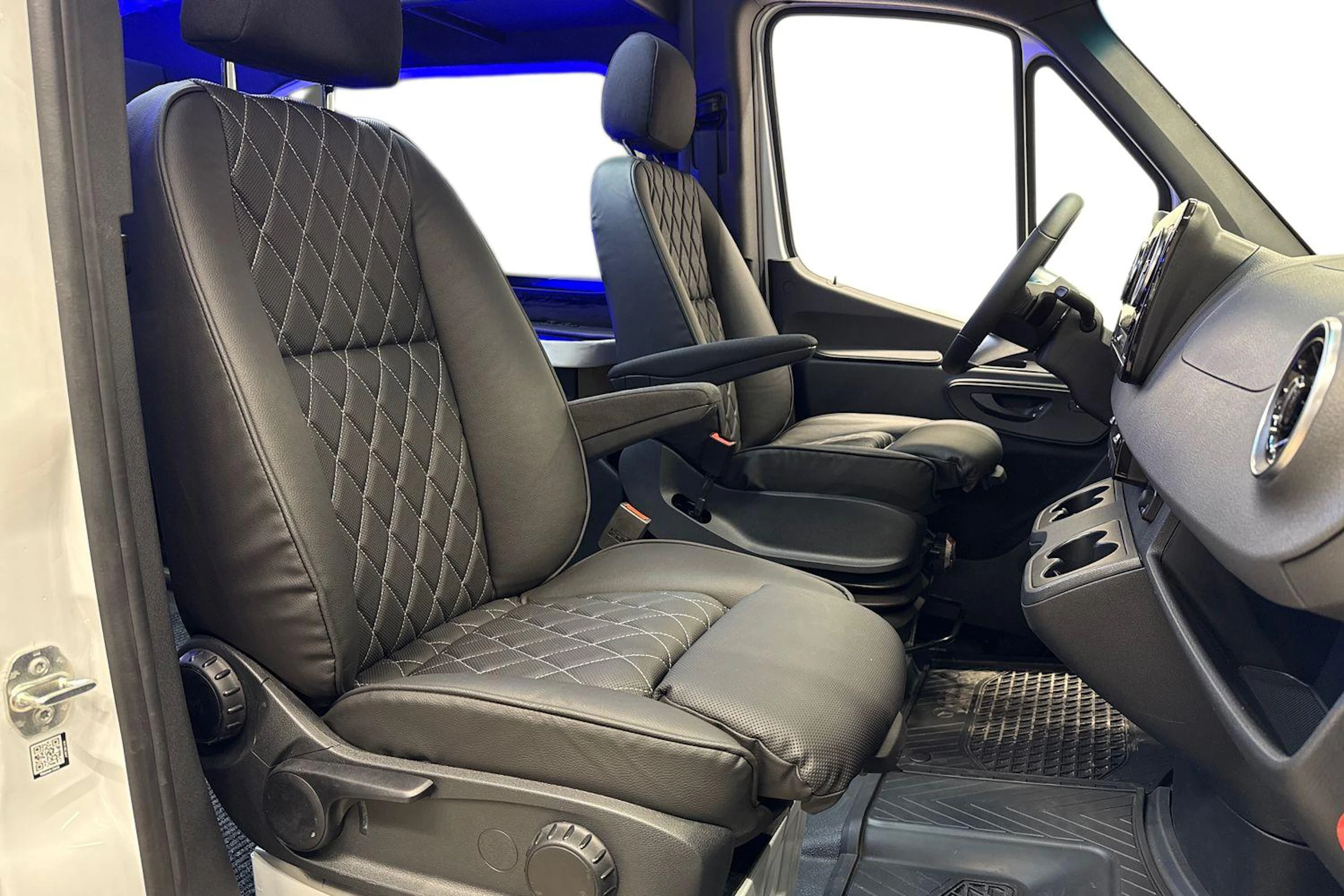 valkoinen Mercedes-Benz Sprinter 2025 kuva 8.
